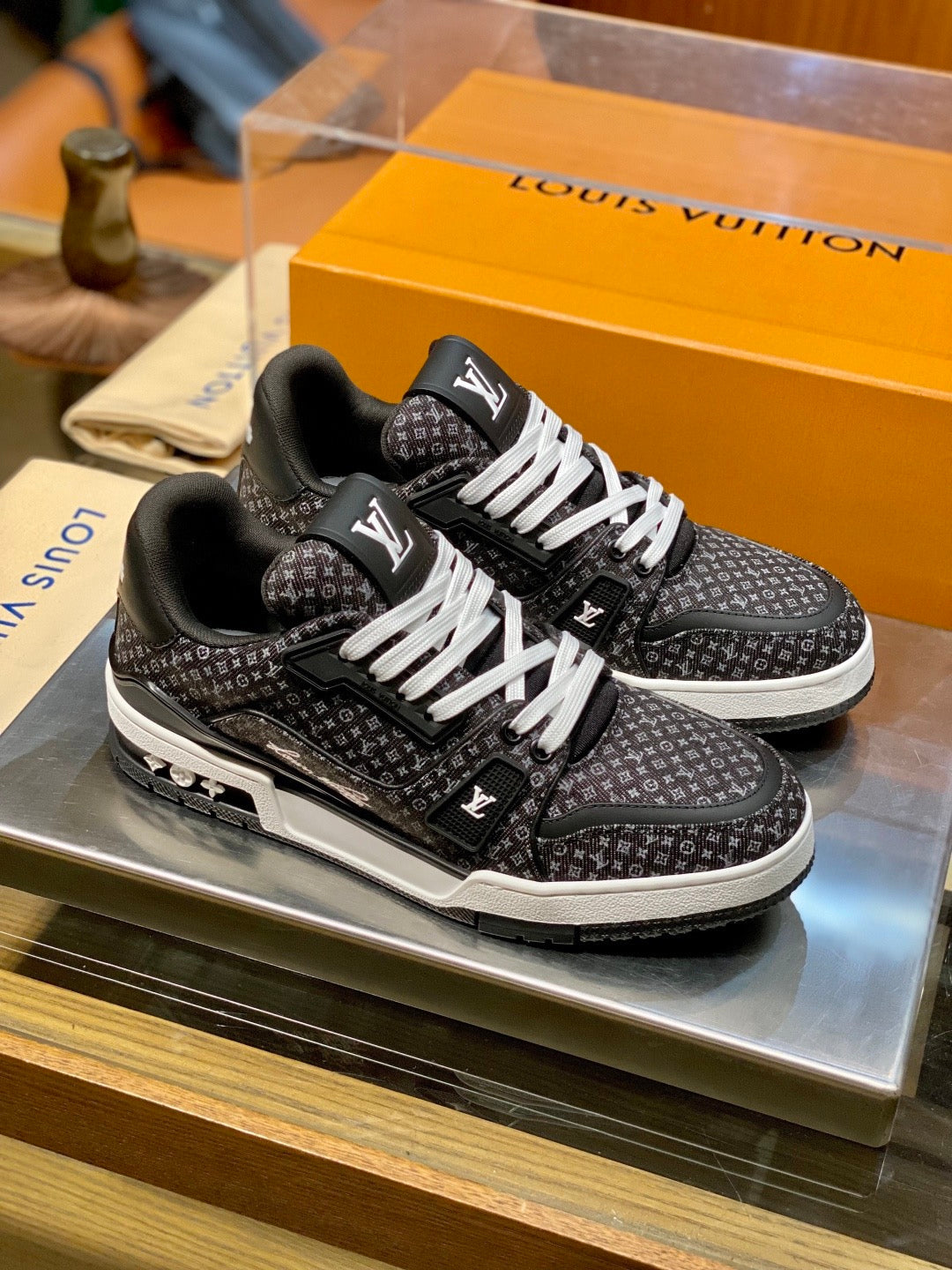 Black and White Shoes - FashionHype.xyz