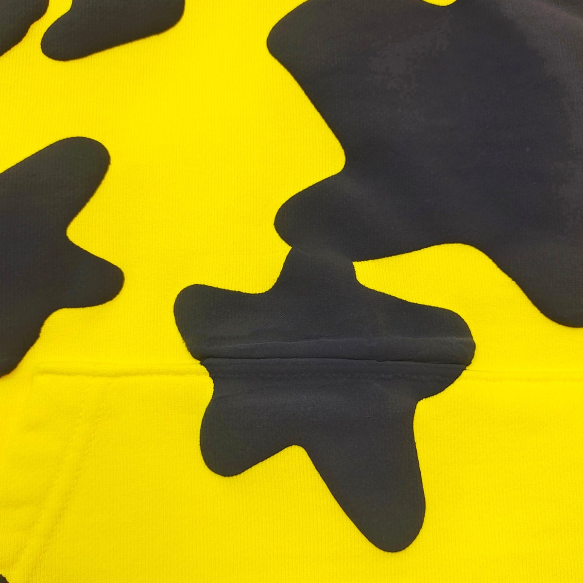Sudadera con capucha amarilla