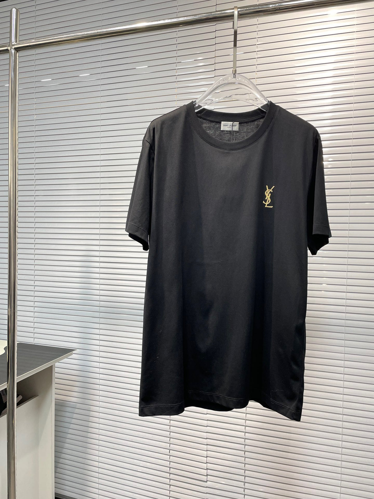 Black T-shirt - FashionHype.xyz