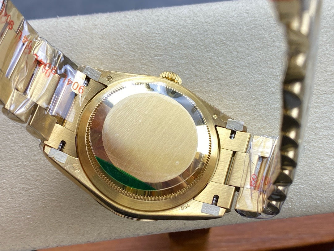 Goldfarbene Uhr
