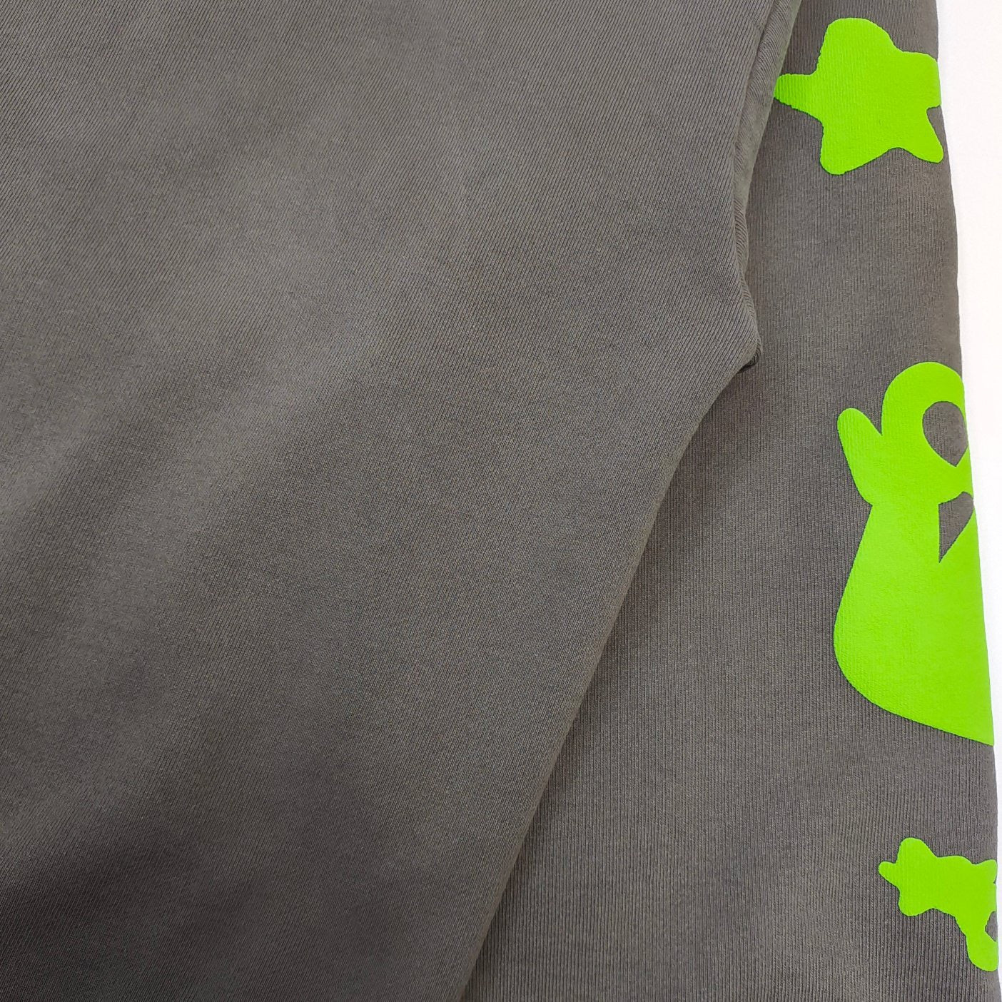 Sudadera con capucha gris oscuro
