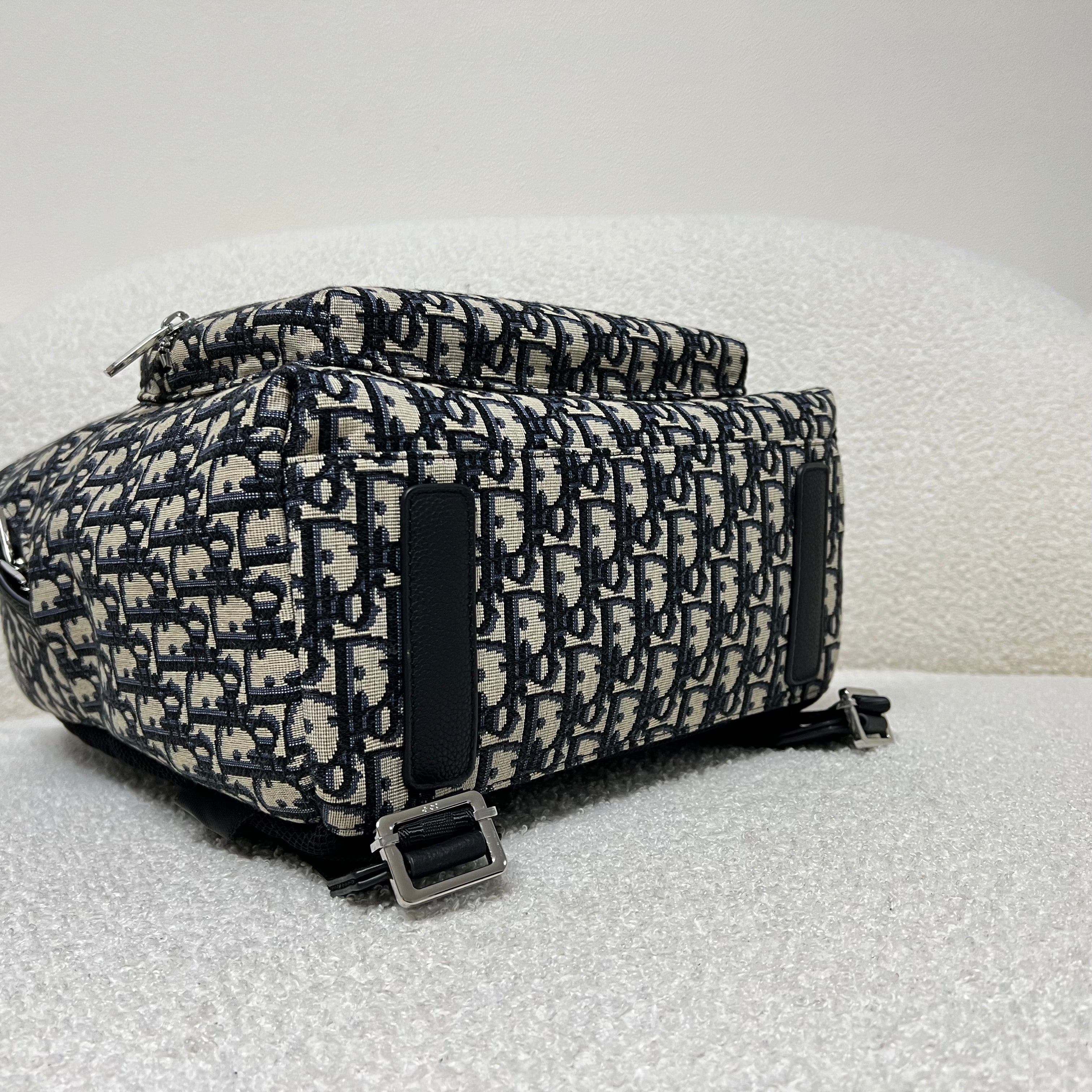 Bolsa azul y gris negra