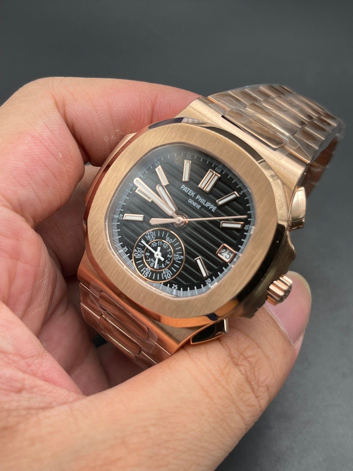 Goldfarbene Uhr