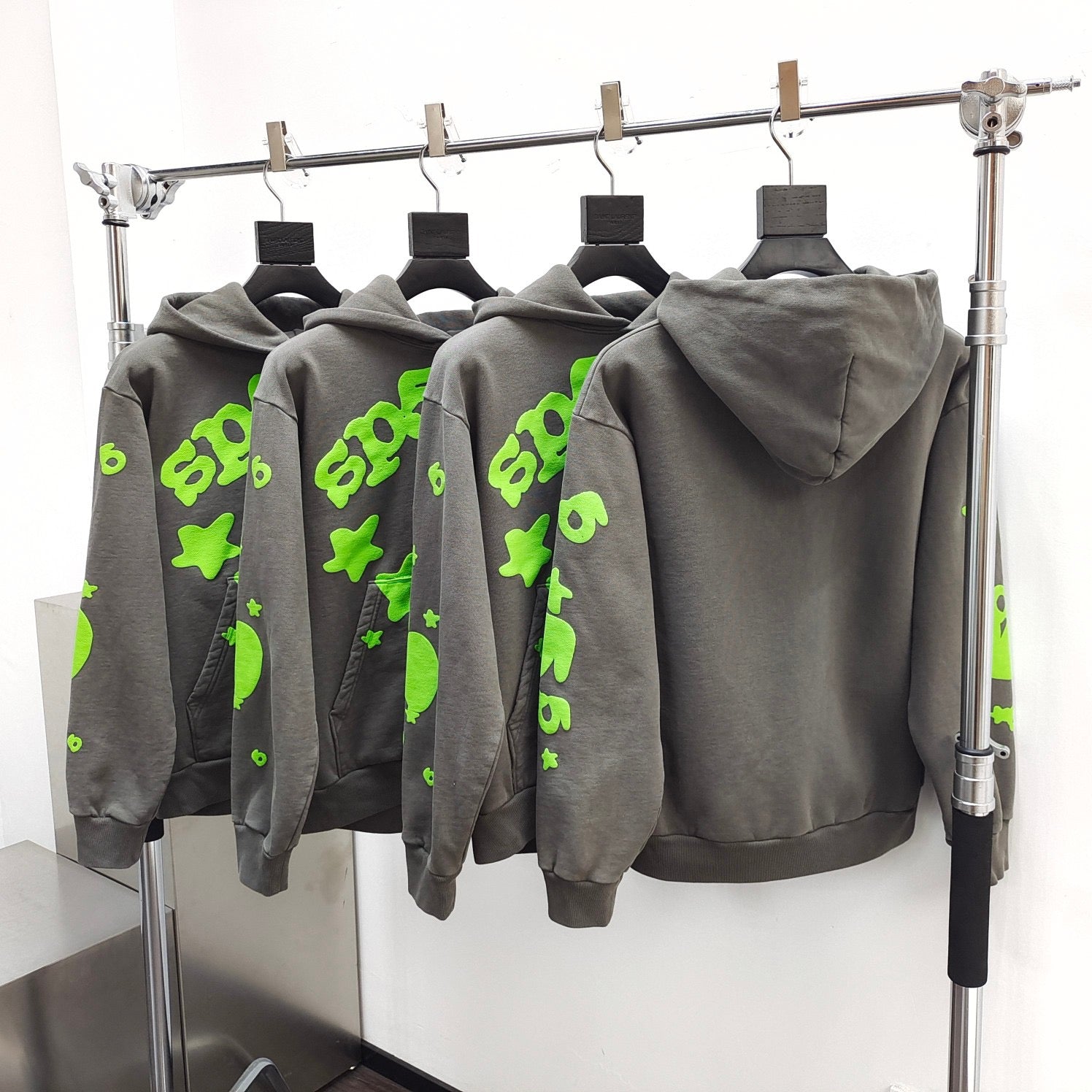 Sudadera con capucha gris oscuro