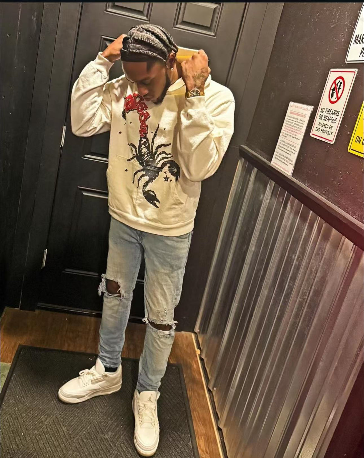 Sudadera con capucha blanca