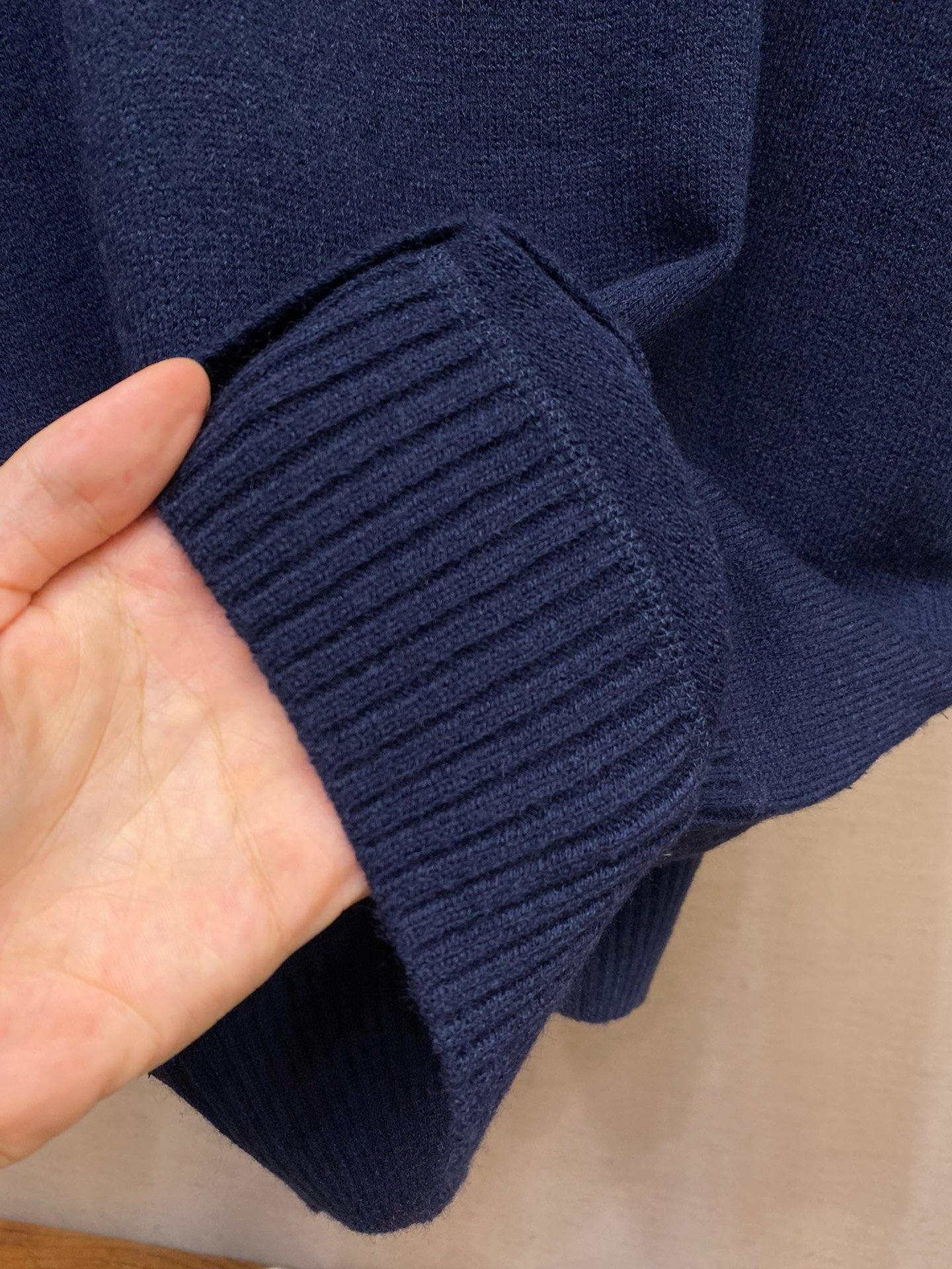 Schwarzes Sweatshirt - Größe M
