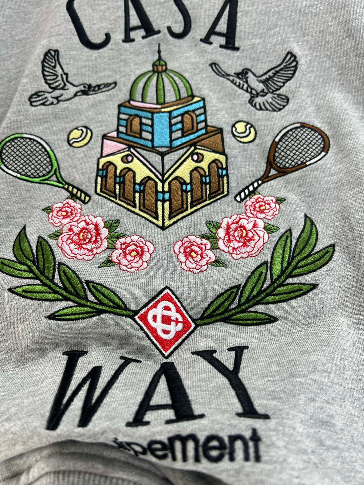 Sudadera blanca y gris