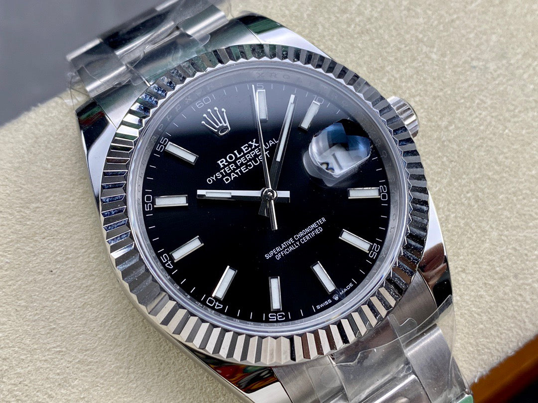 Reloj blanco y negro
