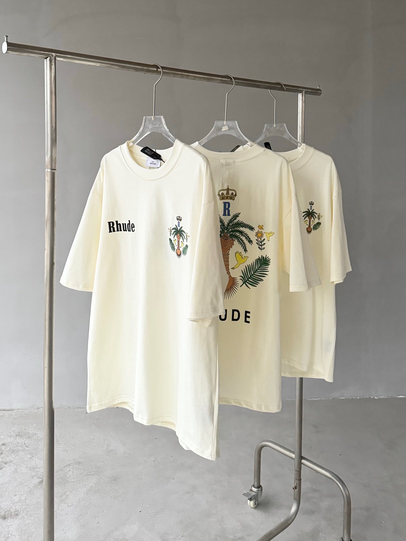 White T-shirt - FashionHype.xyz