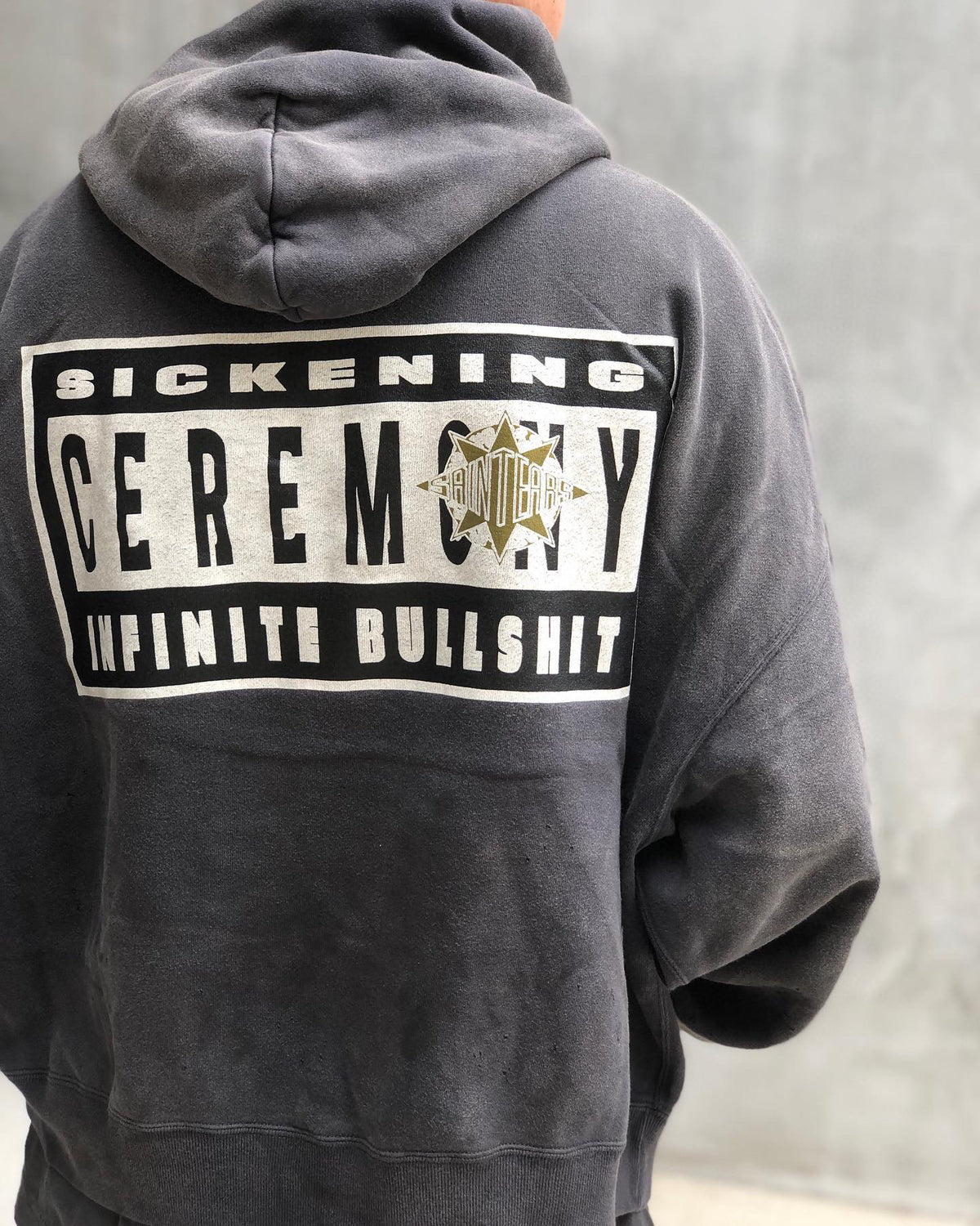 Schwarzer Hoodie