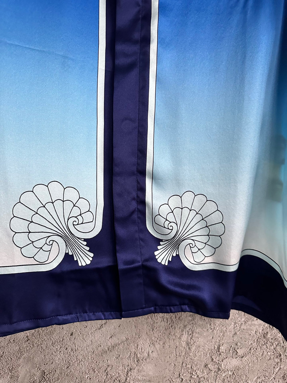 Blaues Shirt