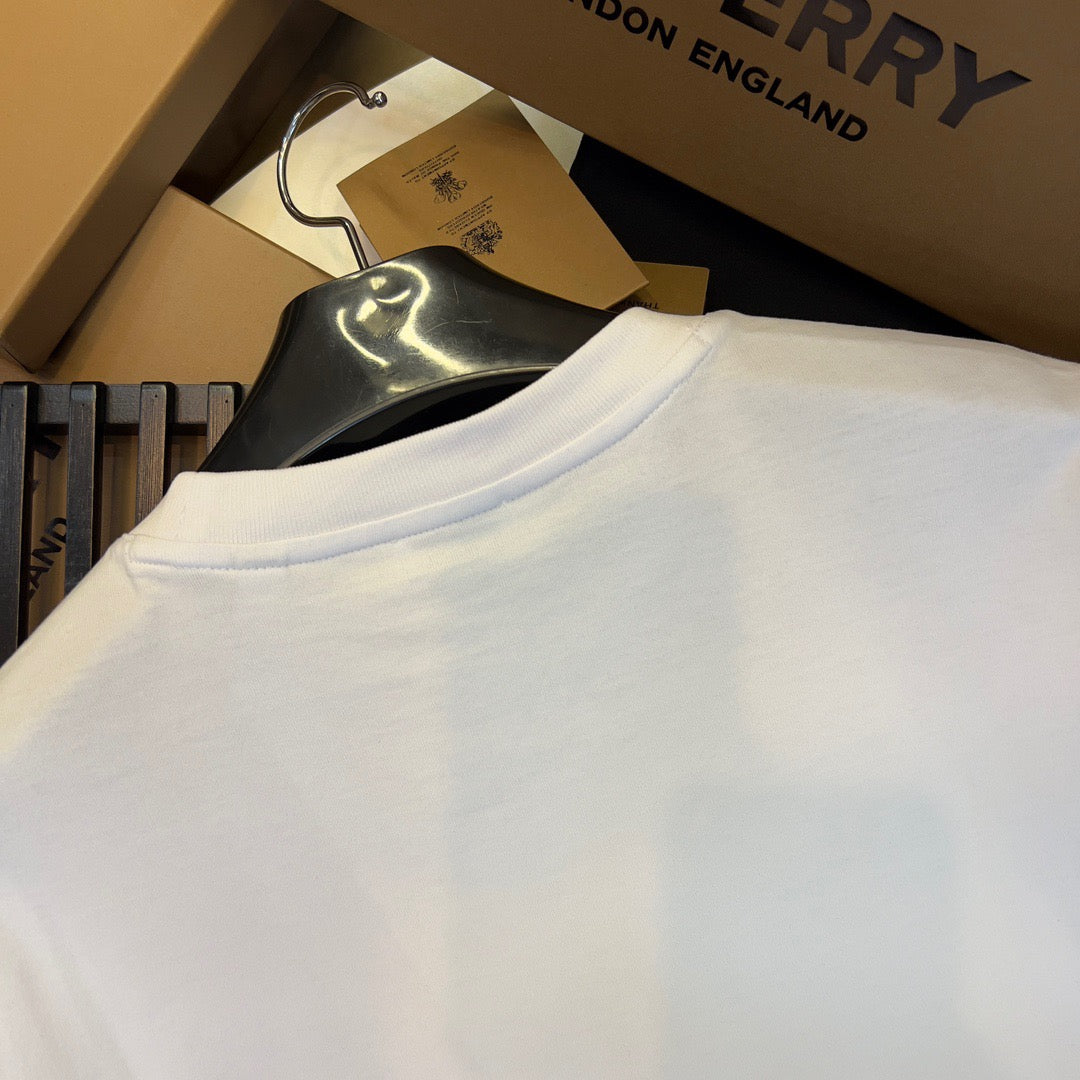 Camiseta en blanco y negro
