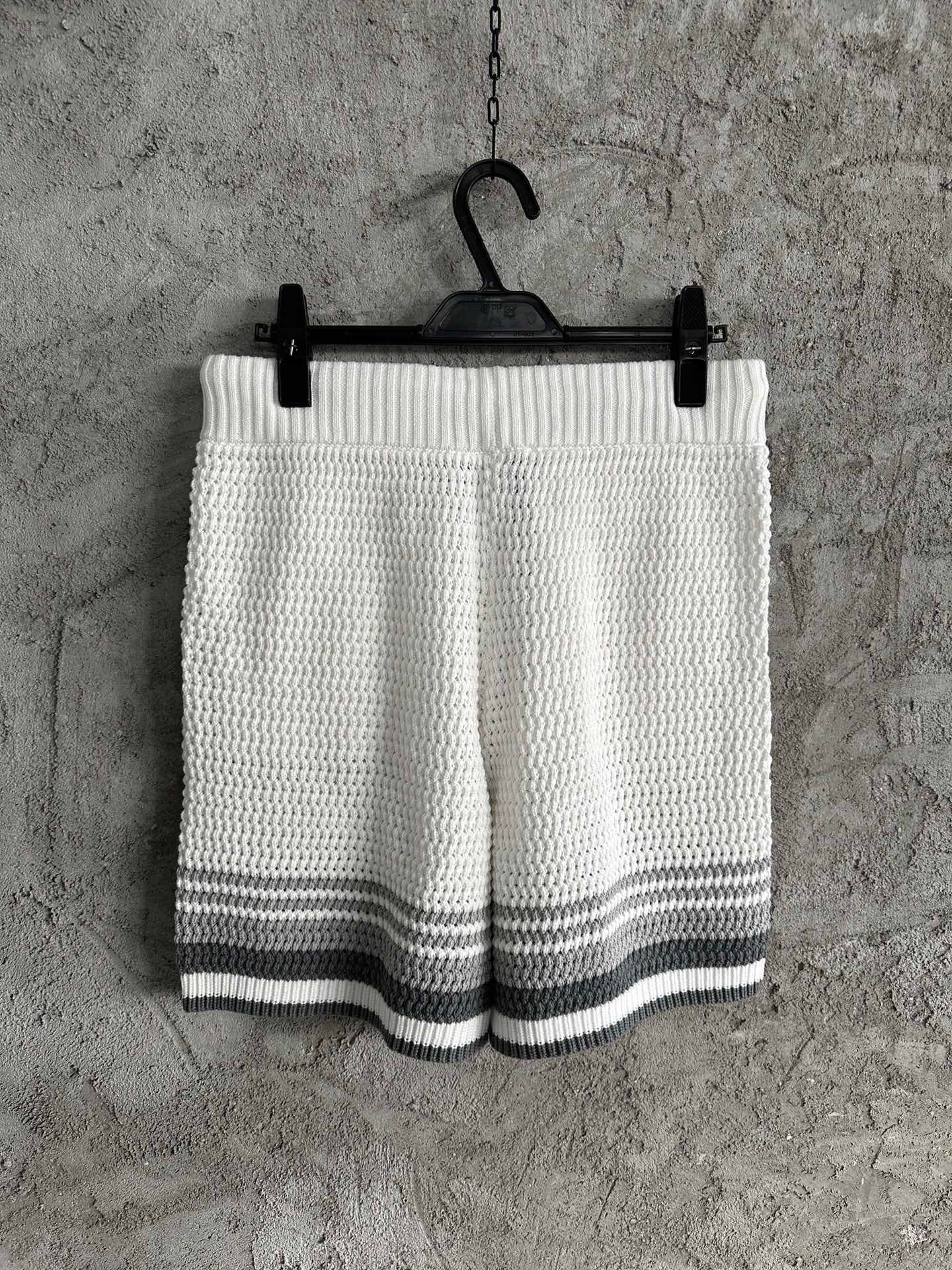 White black Short - FashionHype.xyz