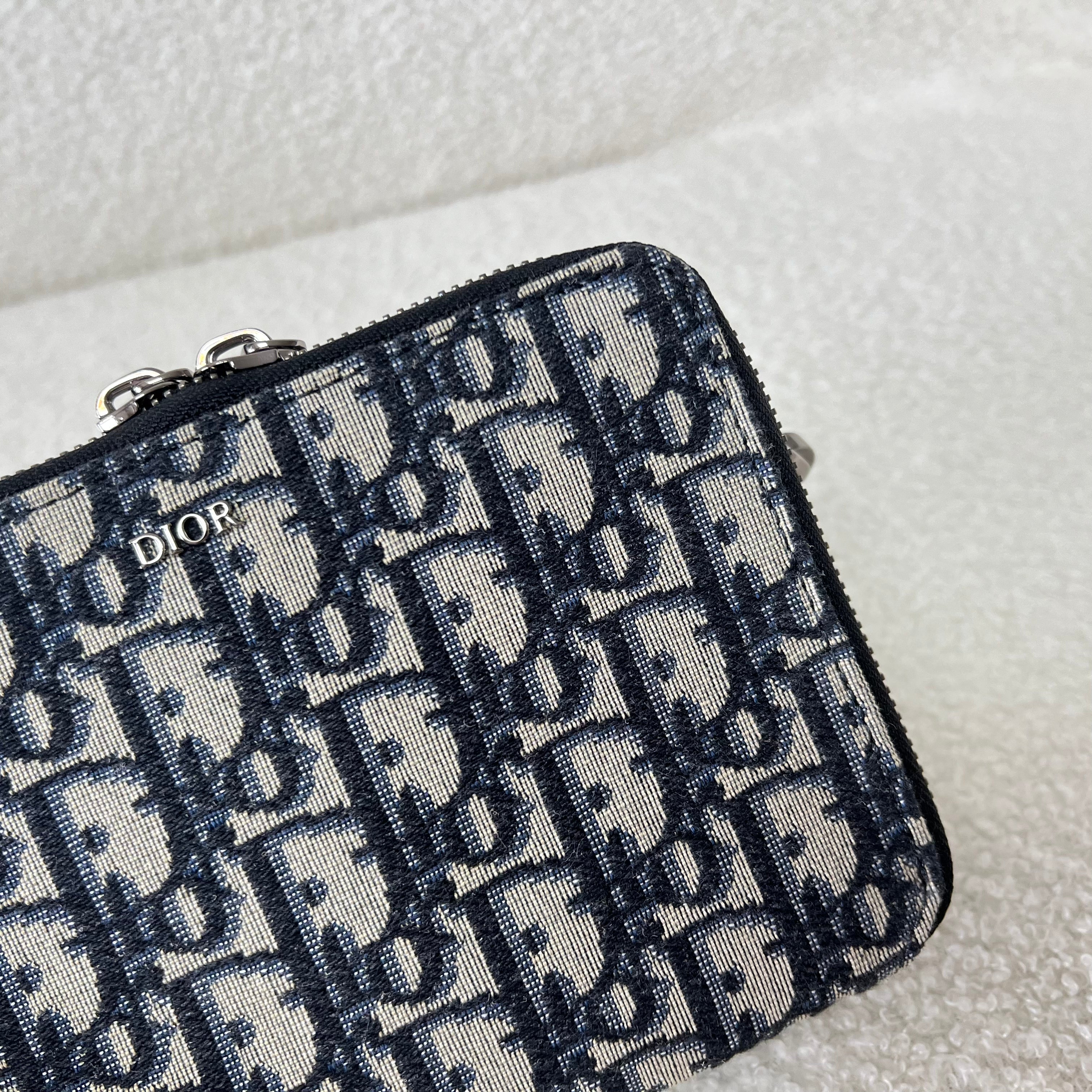 Bolsa azul y gris negra