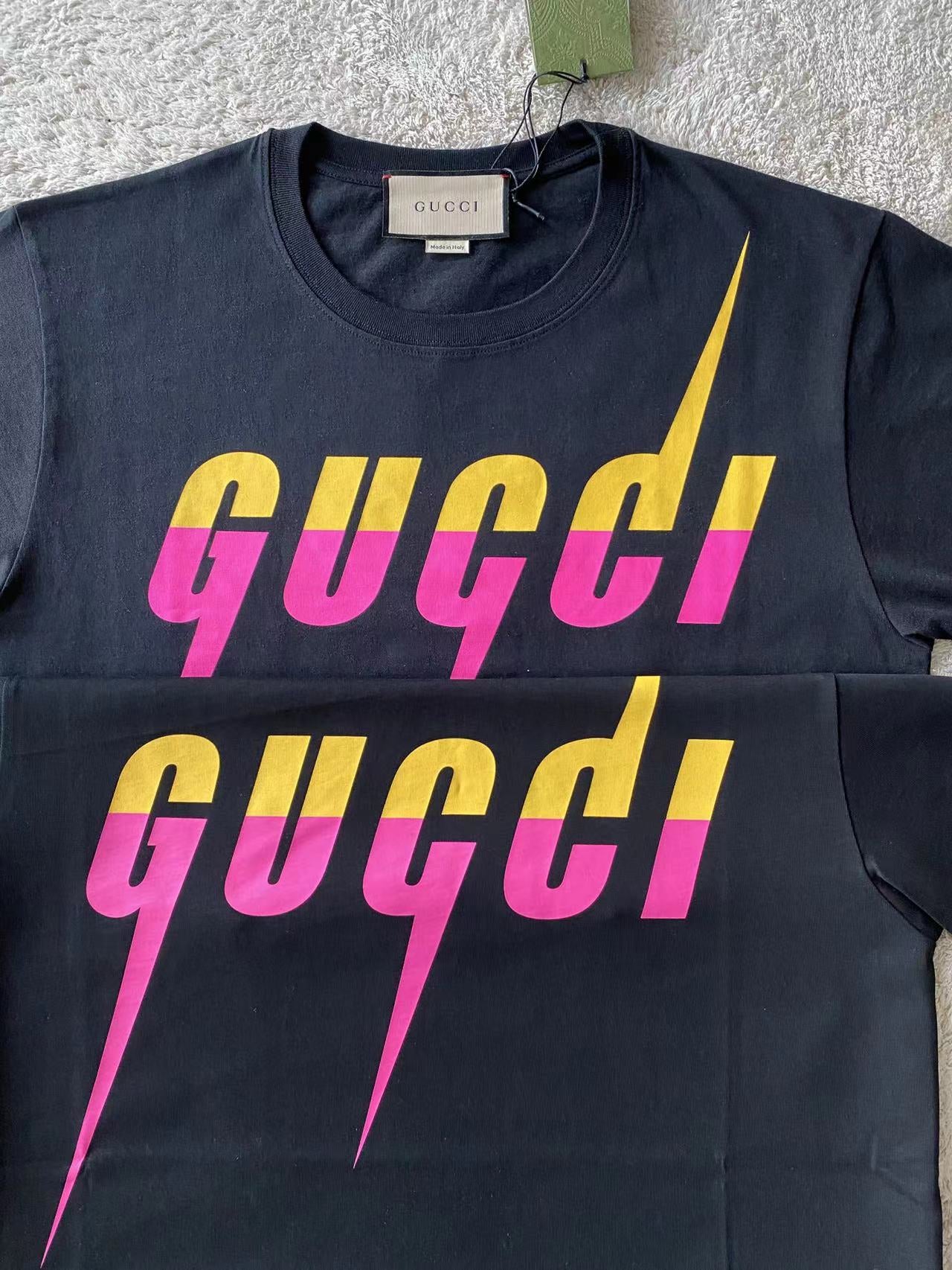 Black T-shirt - FashionHype.xyz