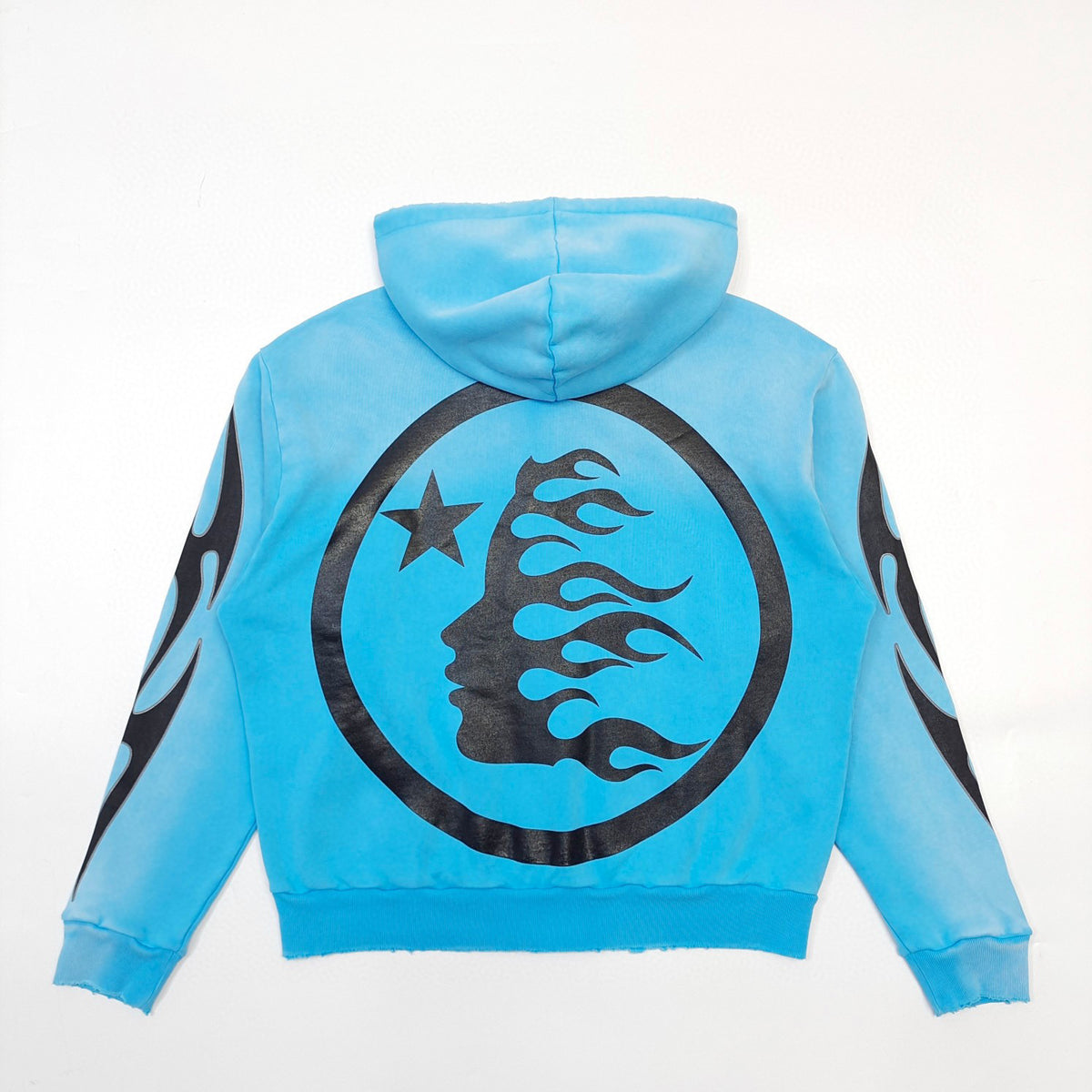 Himmelblauer Hoodie