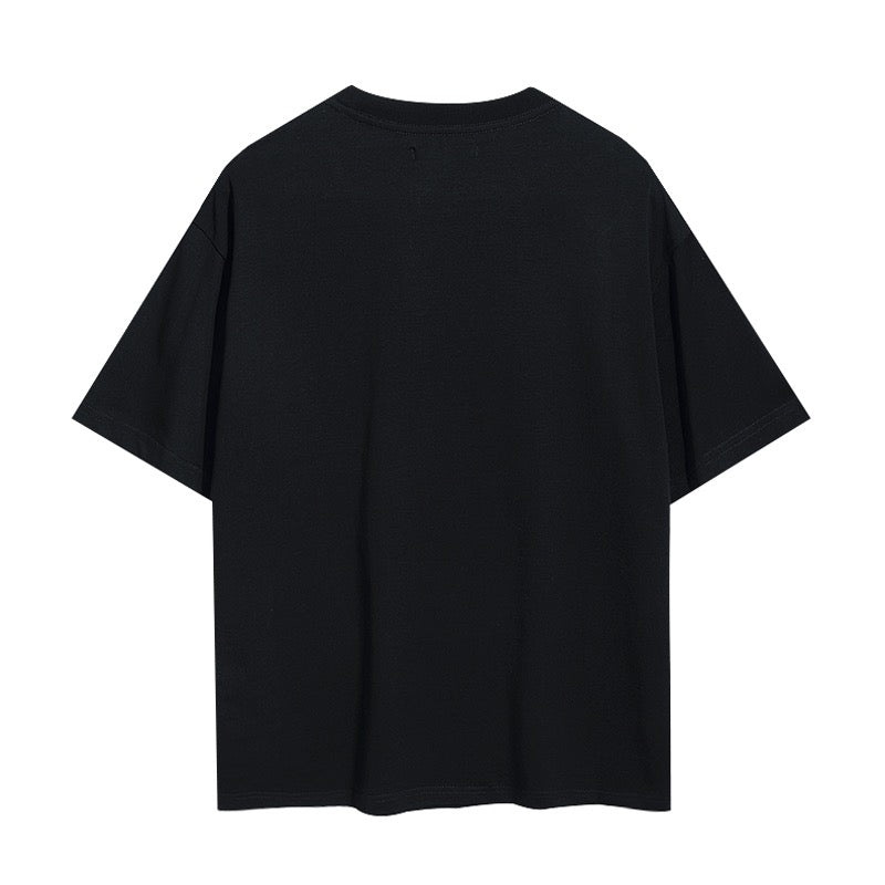 Weißes und schwarzes T-Shirt