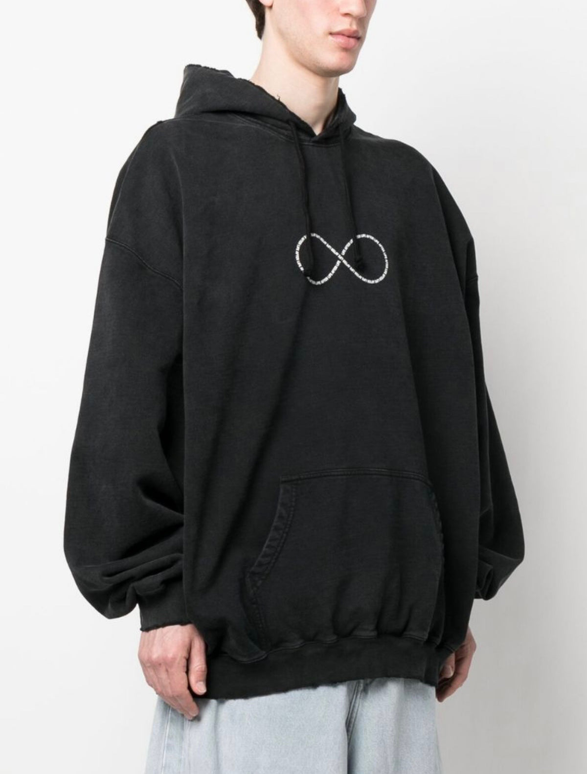 Schwarzer Hoodie