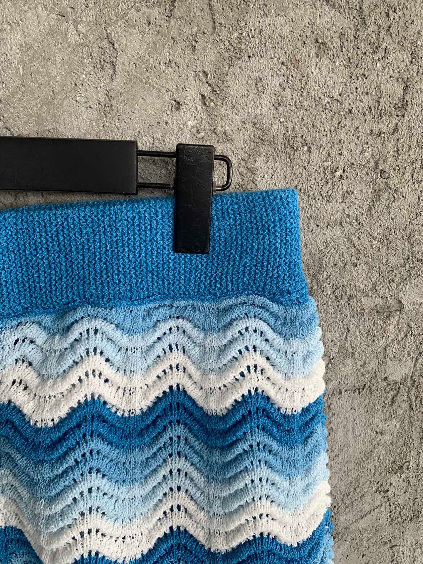 Gelbe und blaue Shorts
