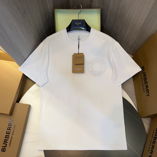 Schwarz-weißes T-Shirt
