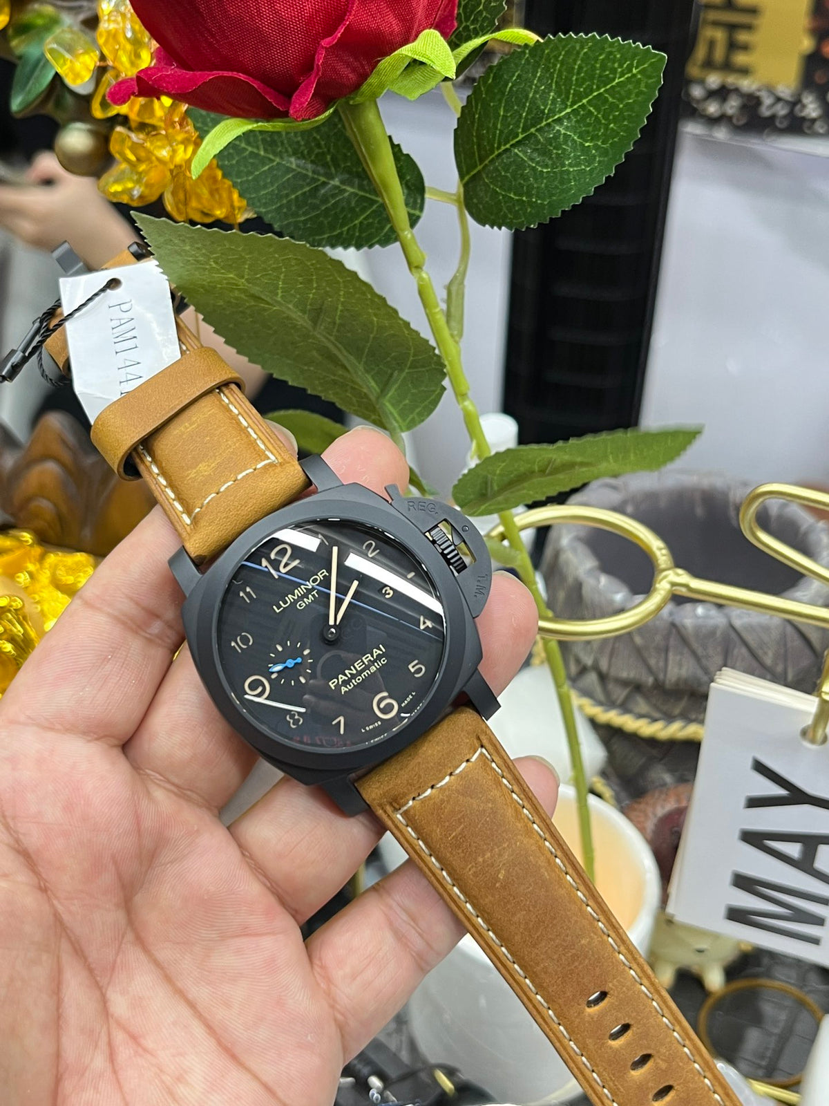 Reloj marrón y negro