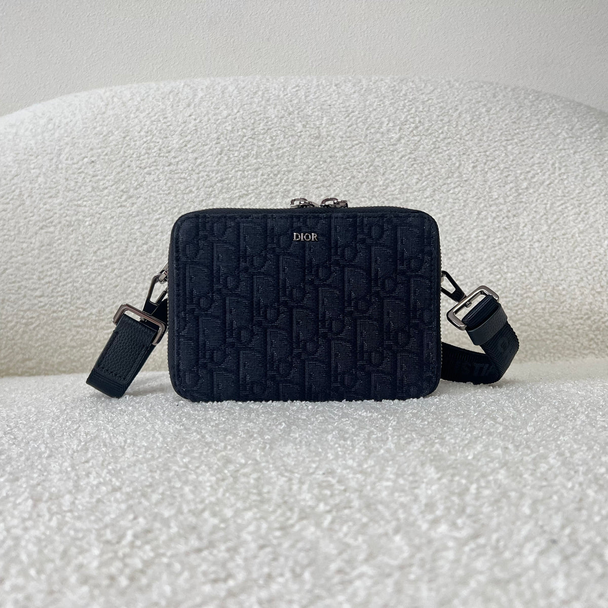 Bolsa azul y gris negra