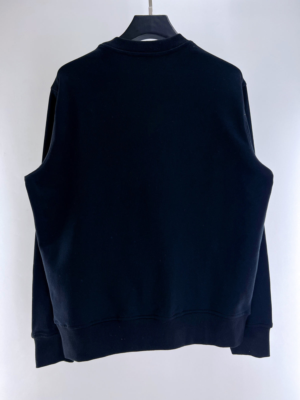 Sudadera en blanco y negro