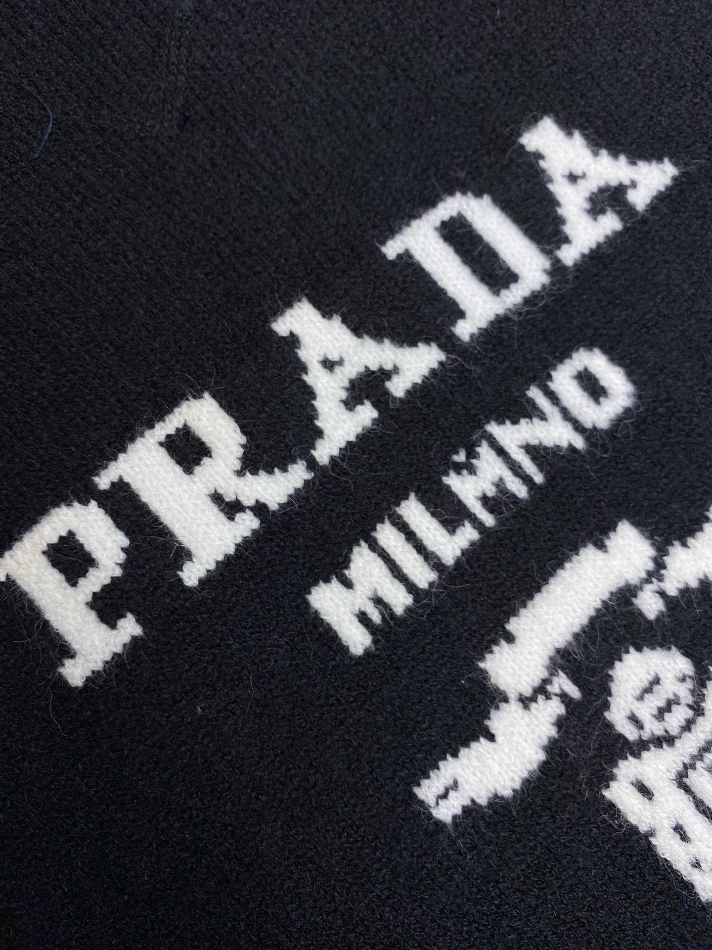 Schwarzes Sweatshirt - Größe M