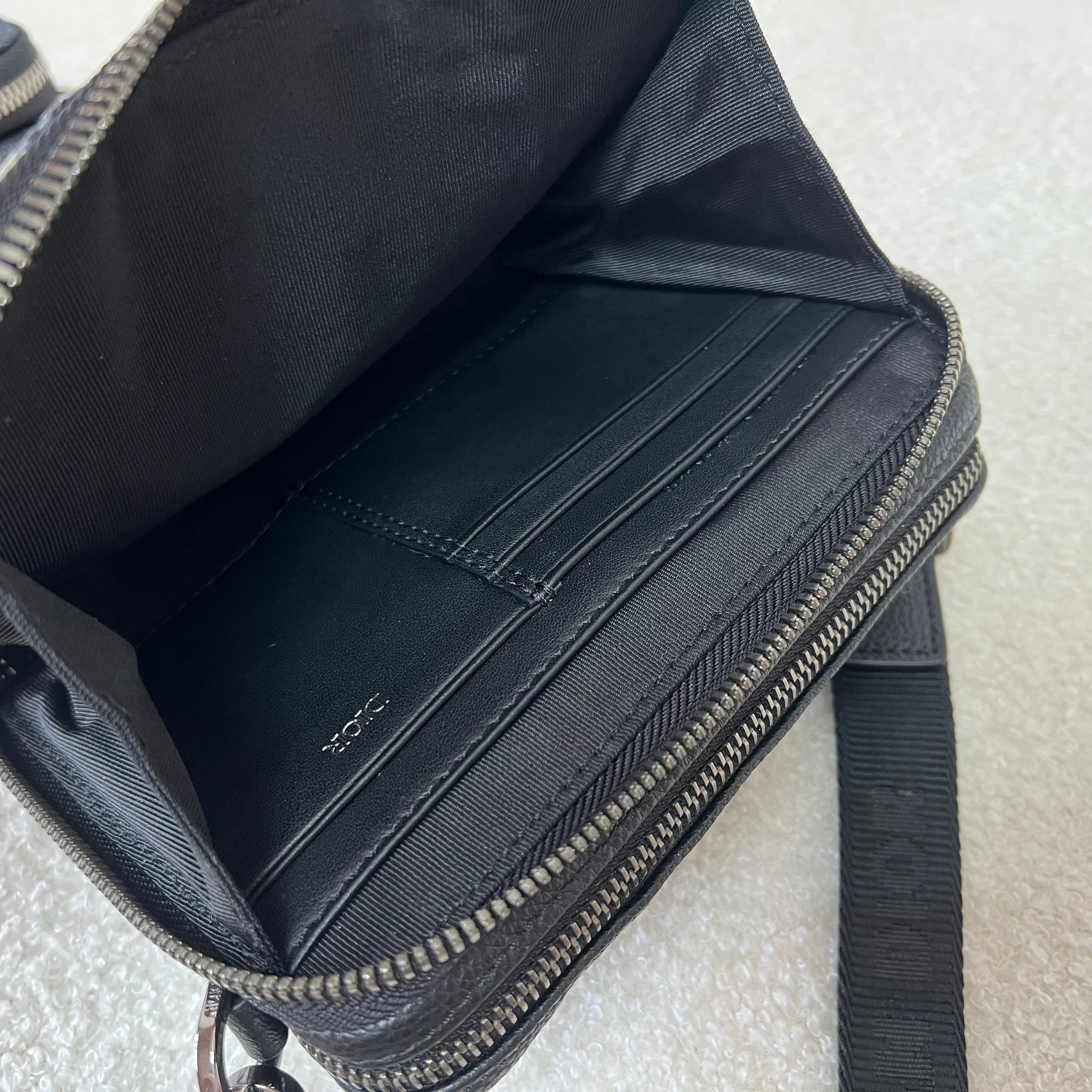 Bolsa azul y gris negra