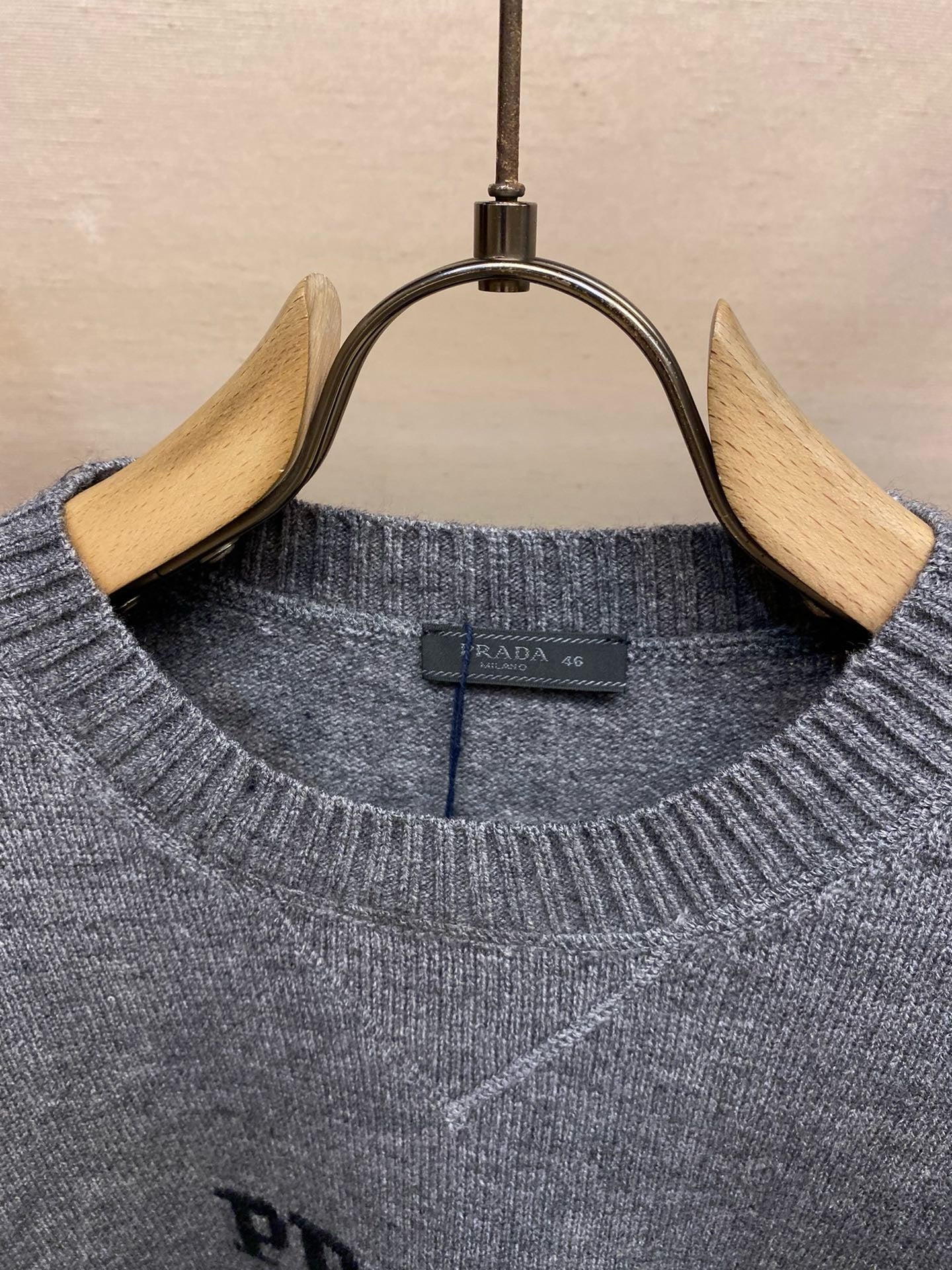 Schwarzes Sweatshirt - Größe M