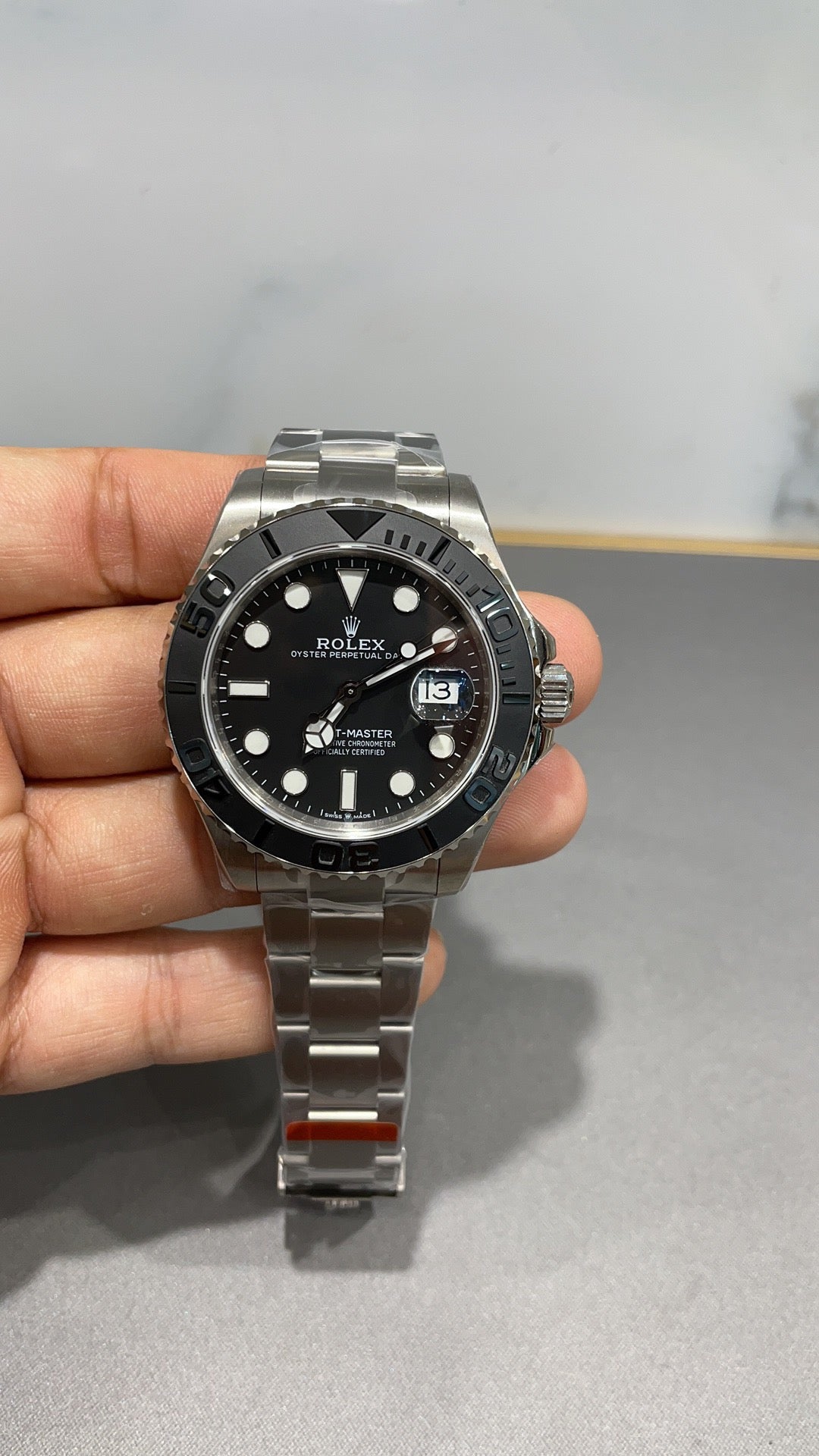 Reloj blanco y negro