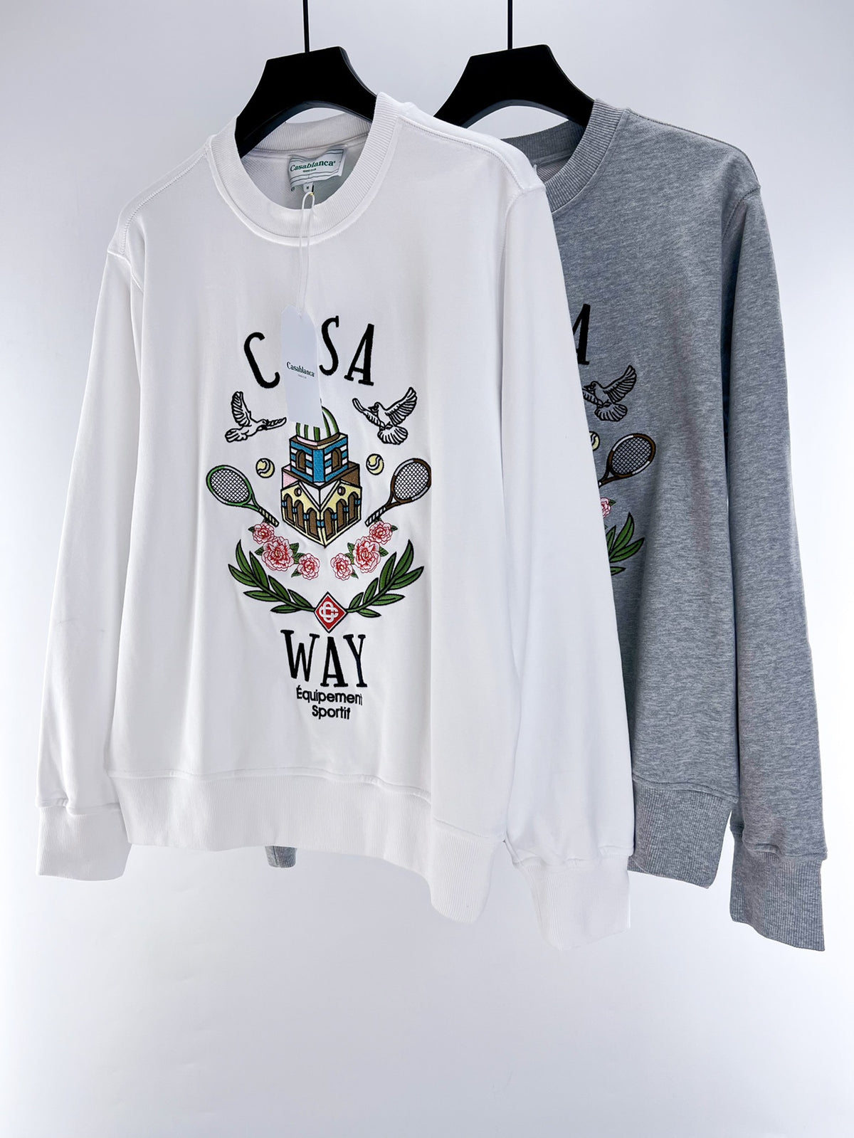 Sudadera blanca y gris