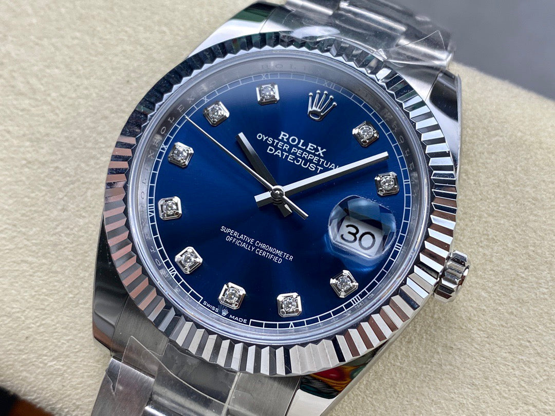 Reloj blanco azul