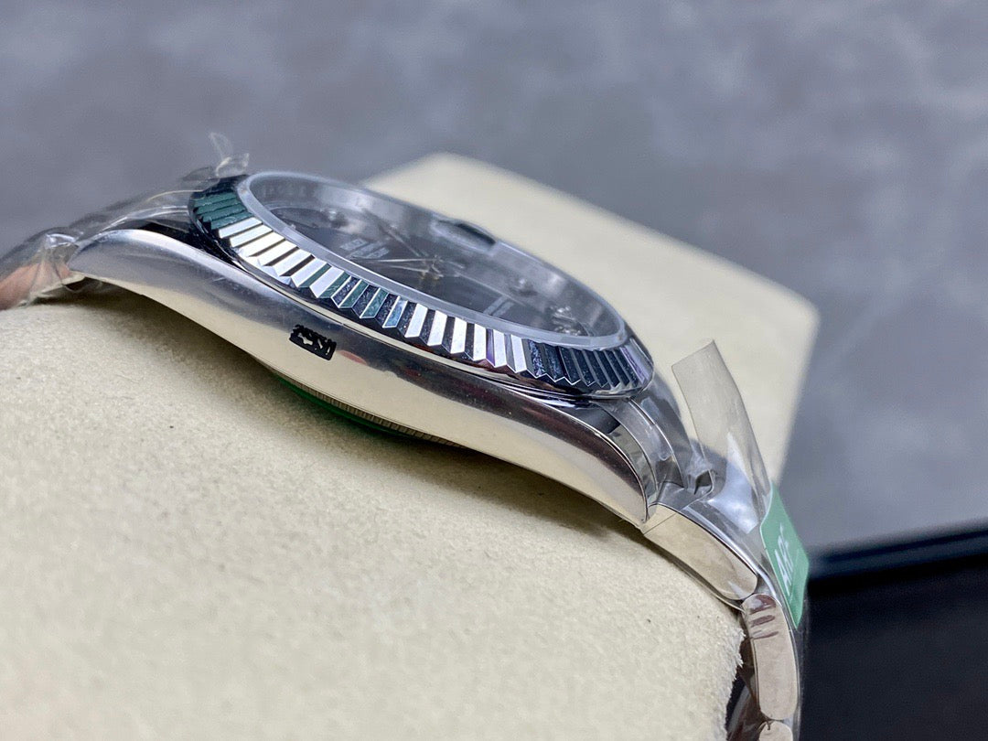 Reloj blanco azul