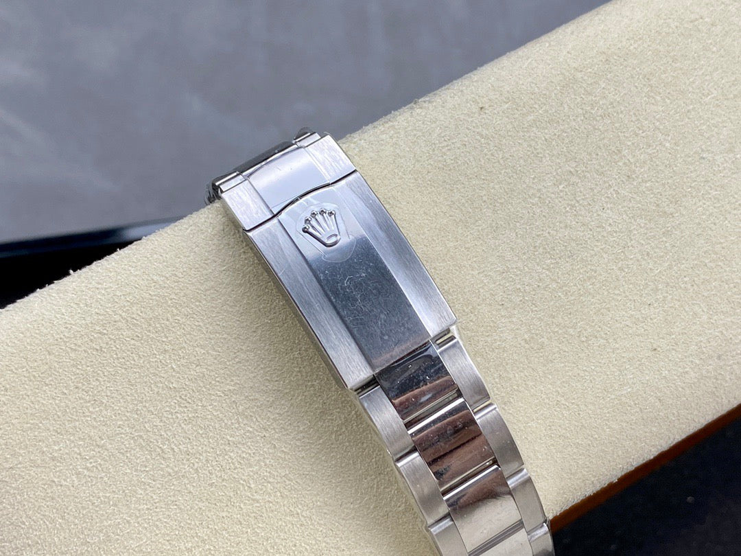Reloj blanco azul
