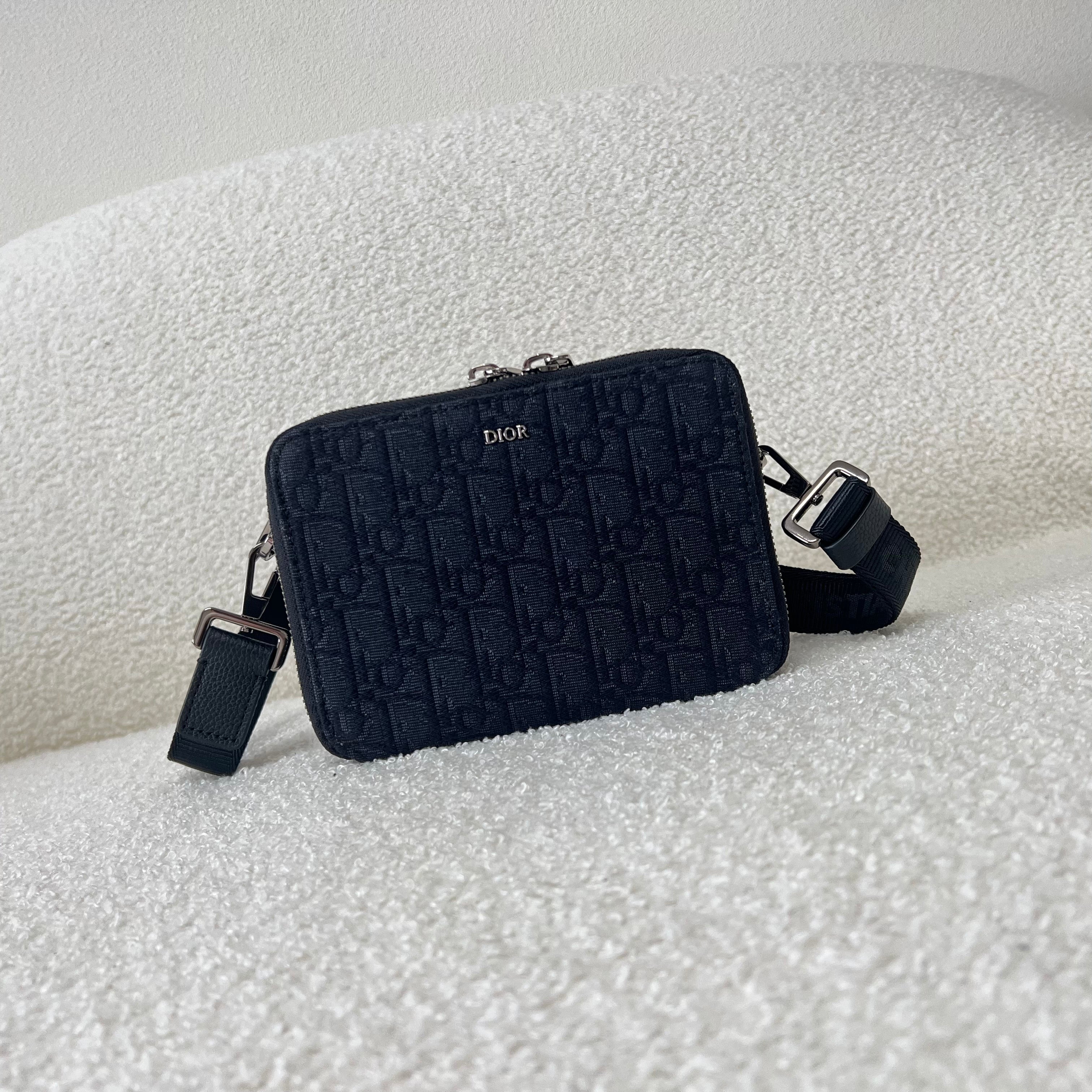 Bolsa azul y gris negra