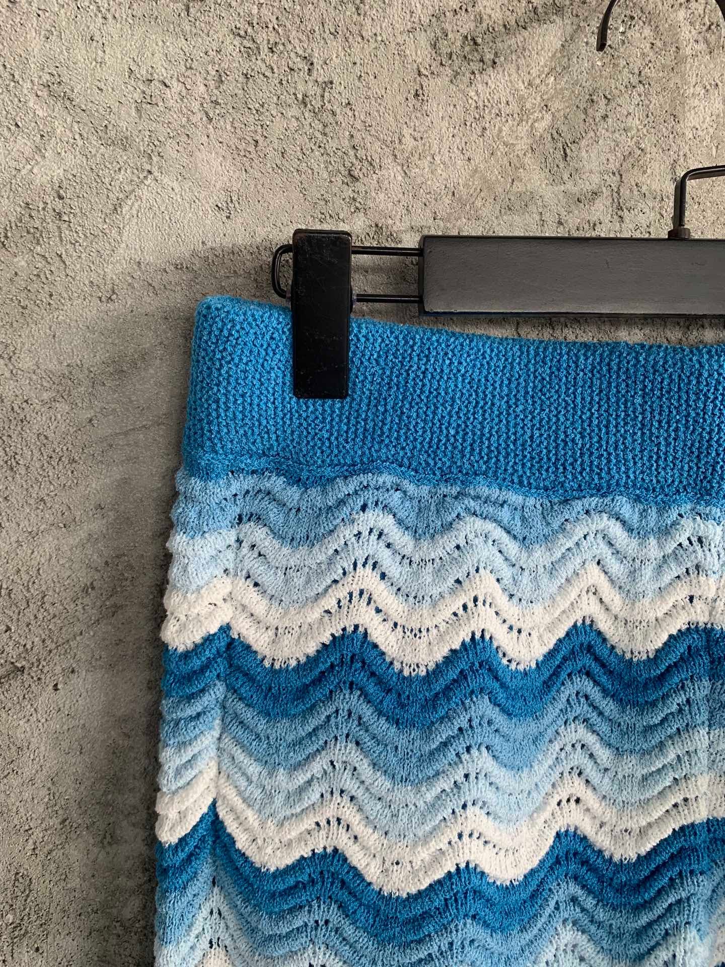Gelbe und blaue Shorts
