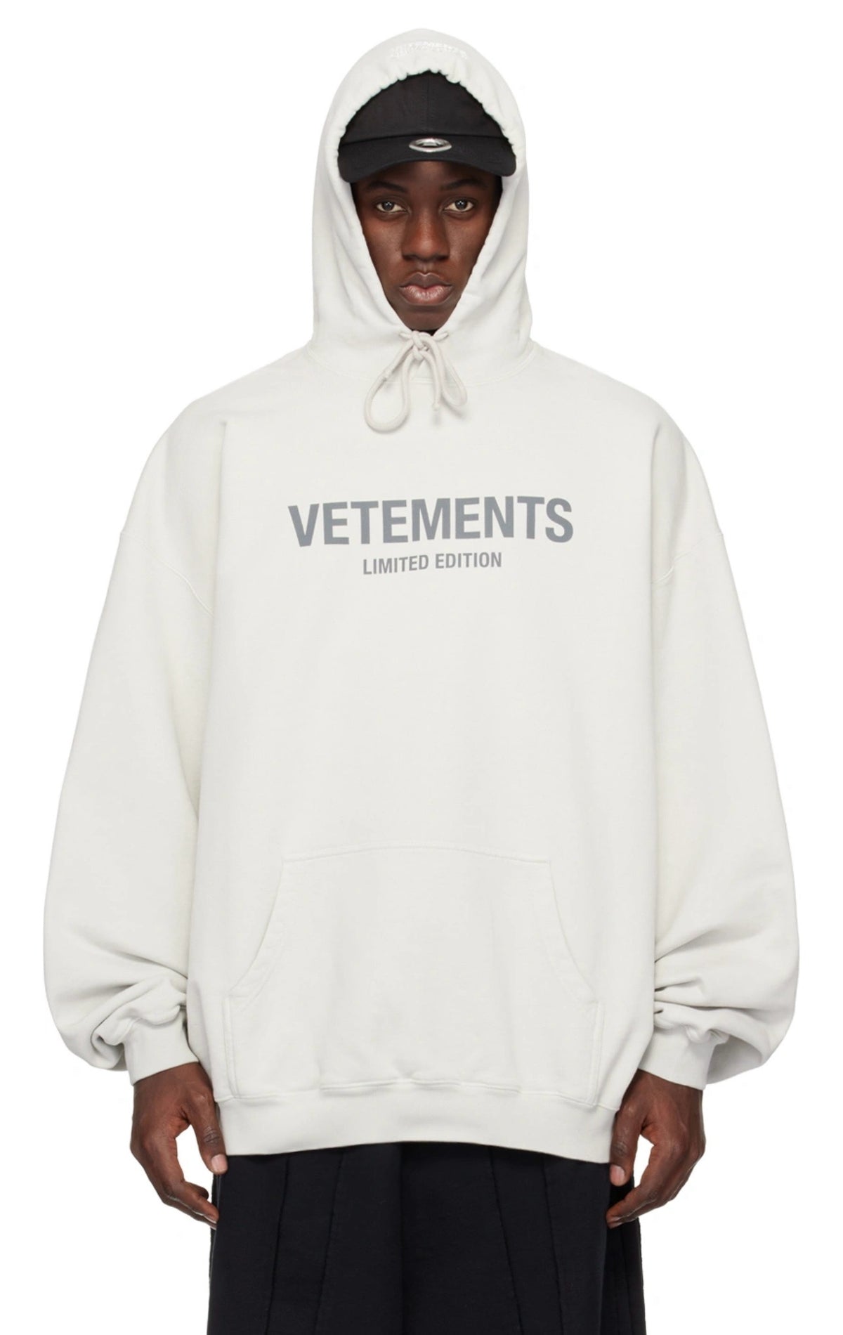 Weißer Hoodie