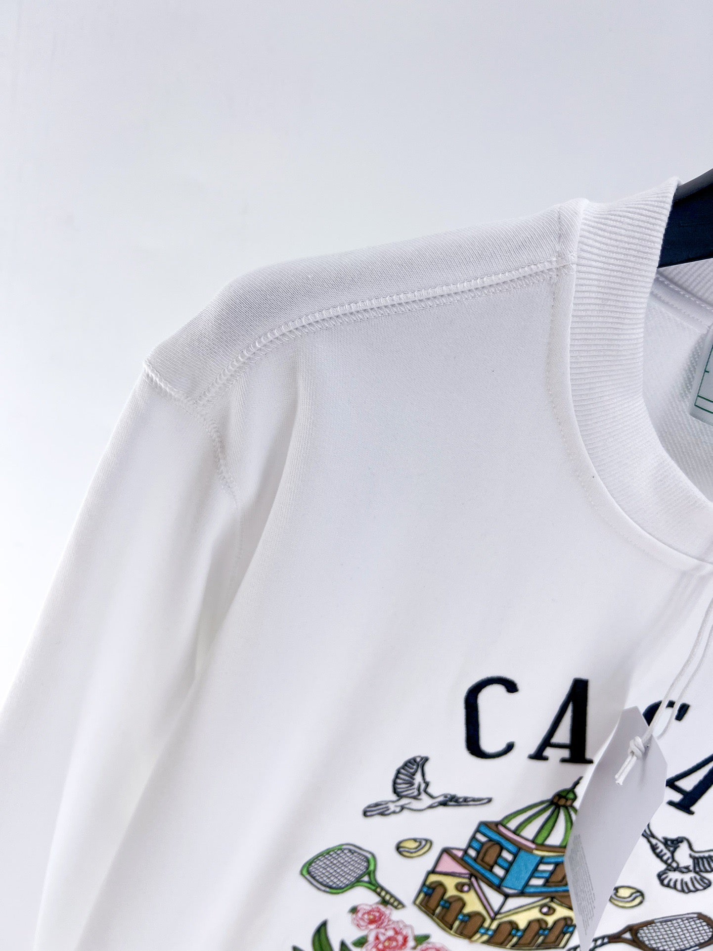 Sudadera blanca y gris