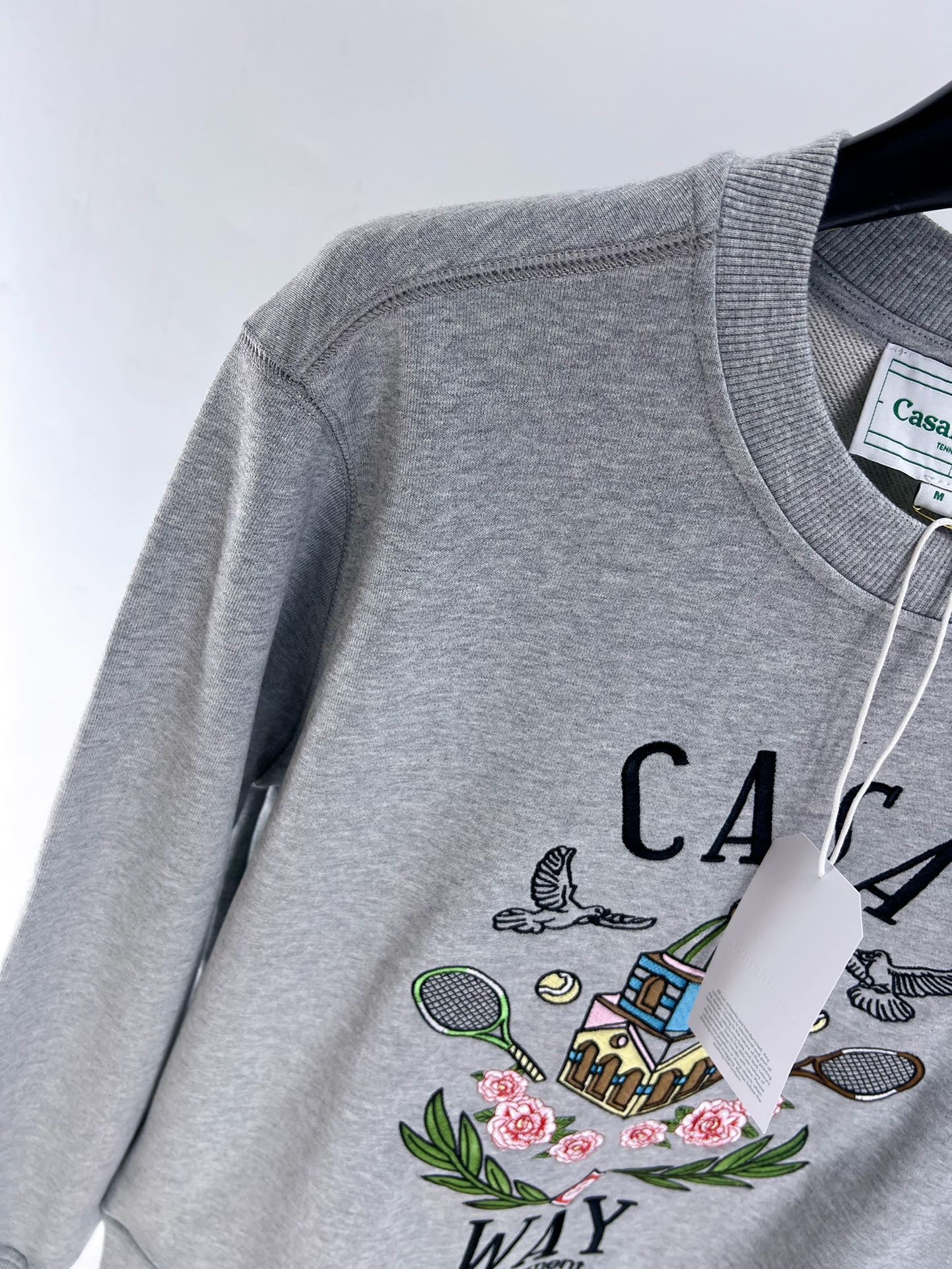Sudadera blanca y gris