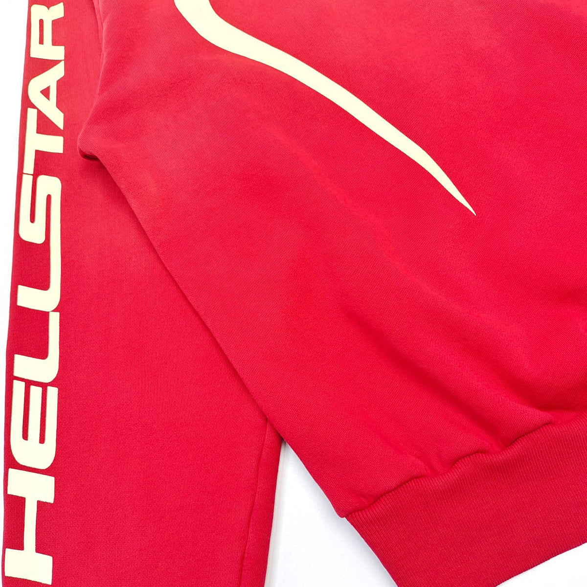 Roter Kapuzenpullover