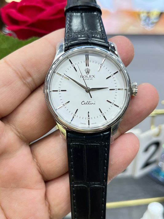 Reloj blanco y negro