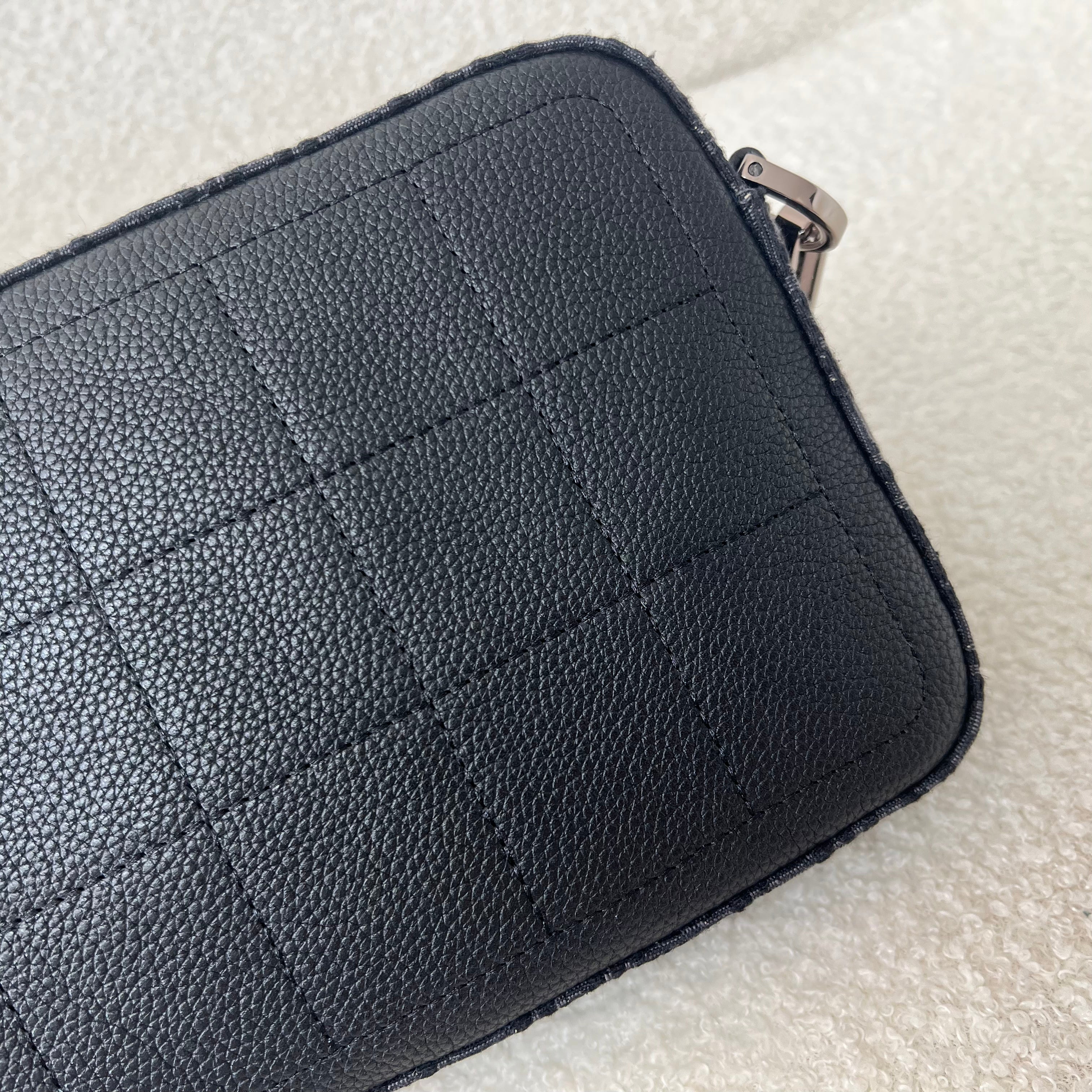 Schwarze Tasche