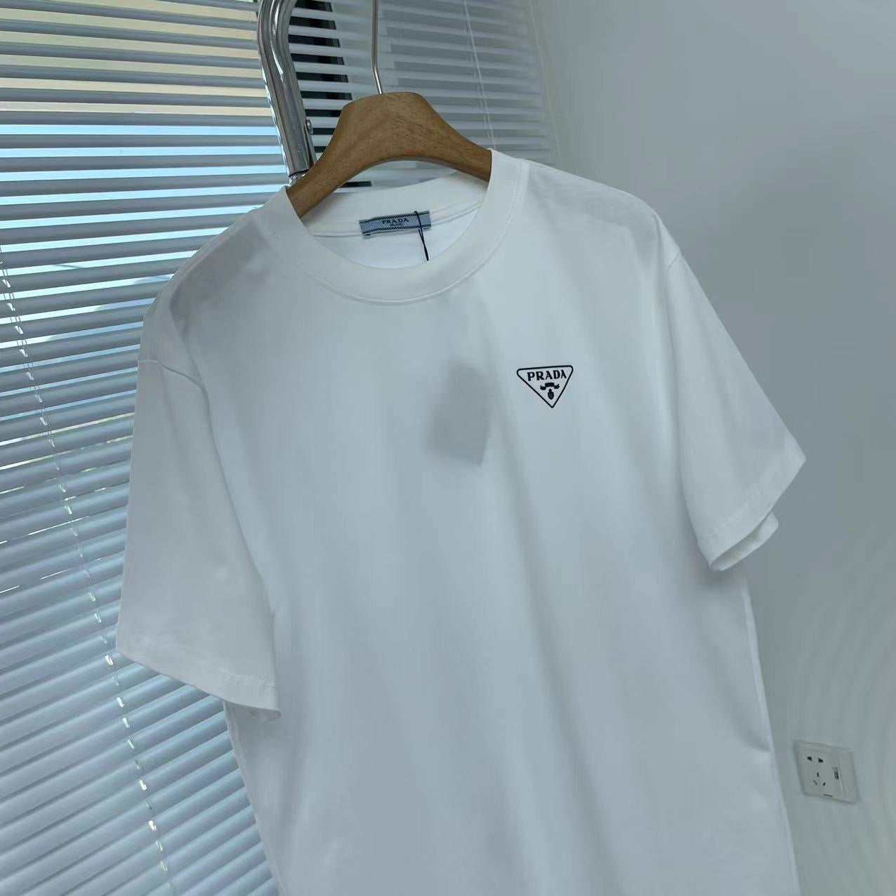 Black and White T-shirt - FashionHype.xyz