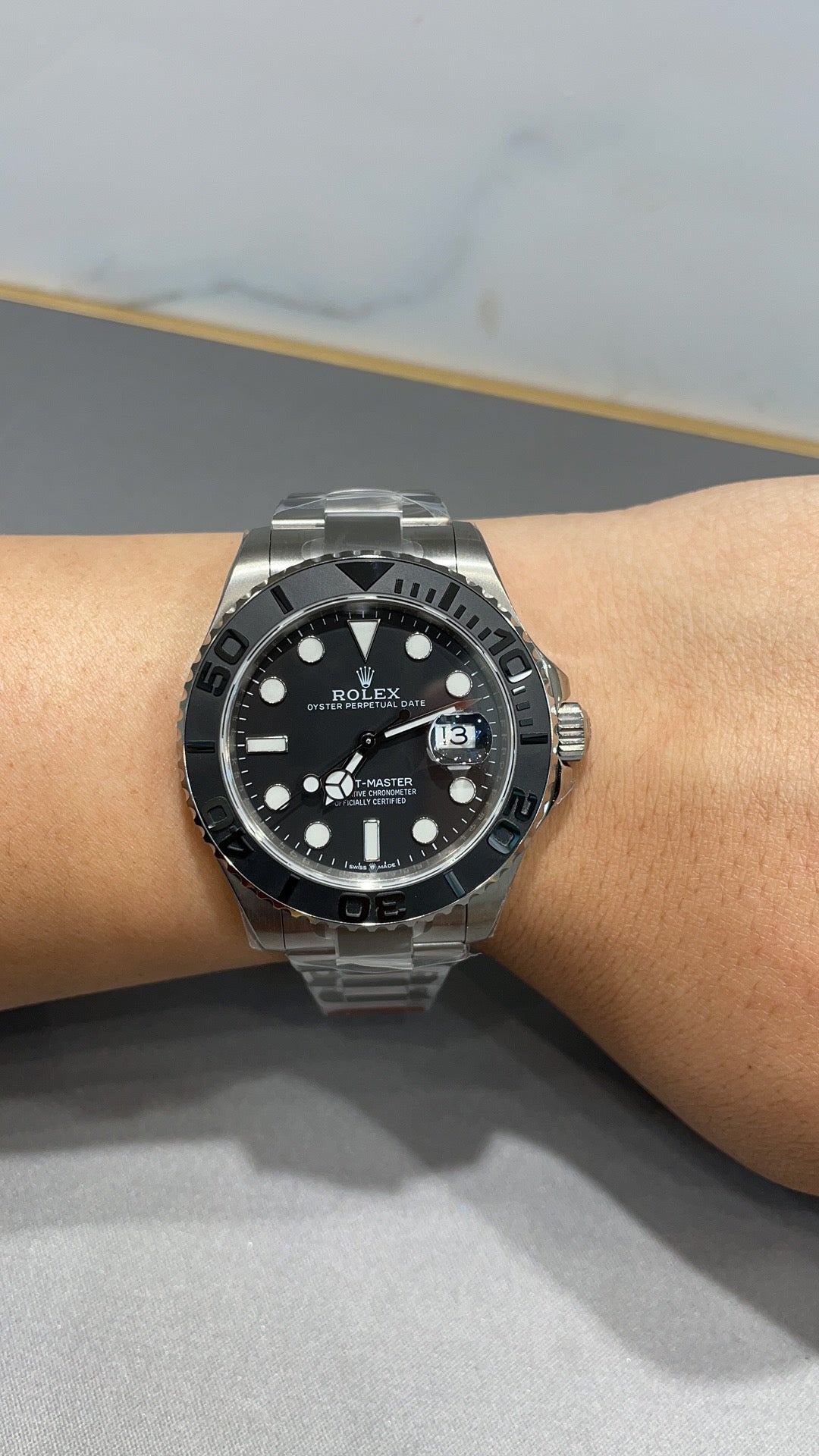 Reloj blanco y negro