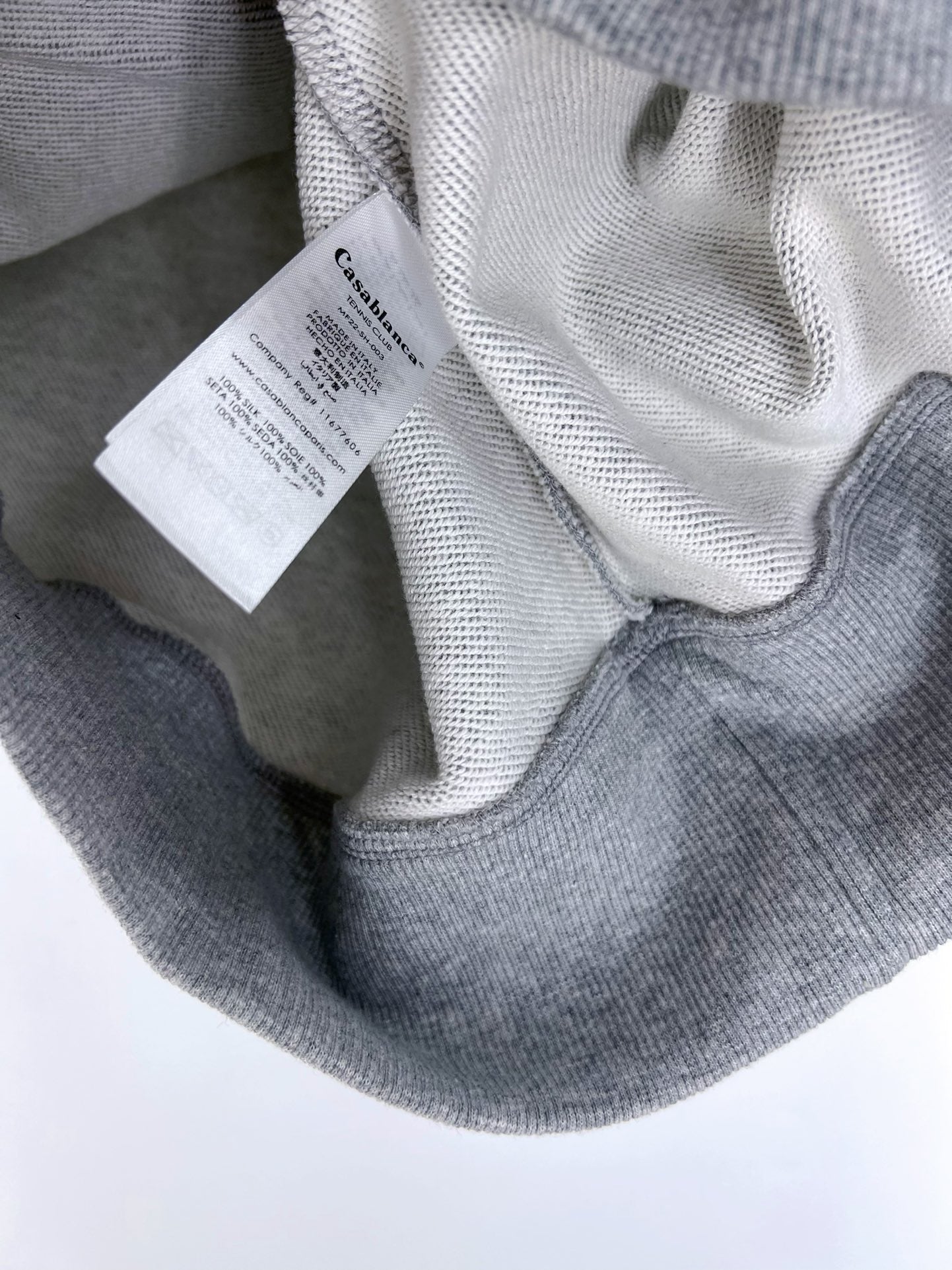 Sudadera blanca y gris