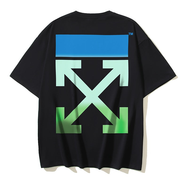 Camiseta negra oscura, blanca y negra