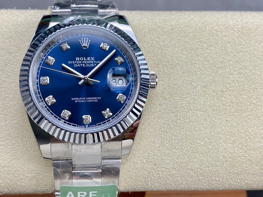 Reloj blanco azul