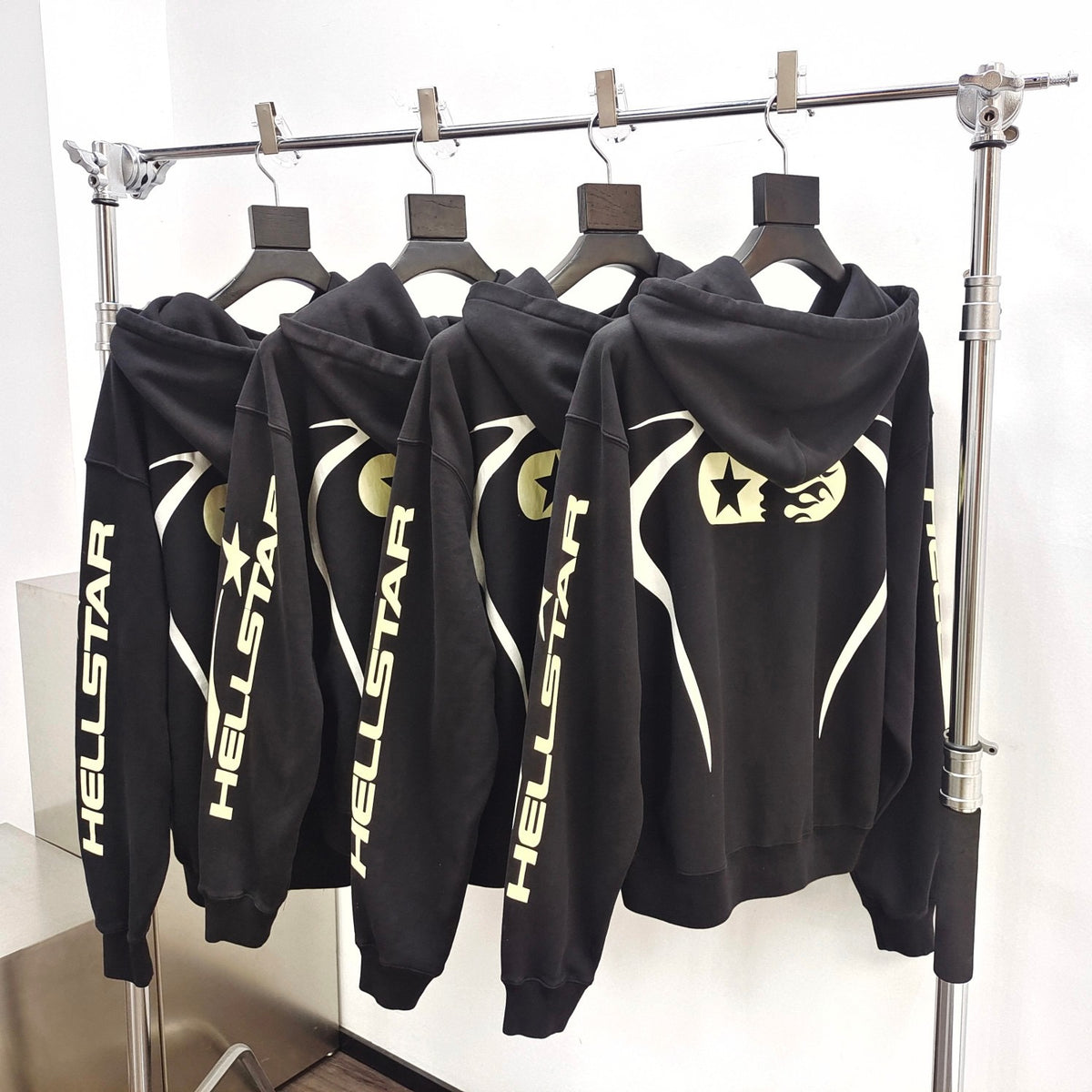 Schwarzer Hoodie