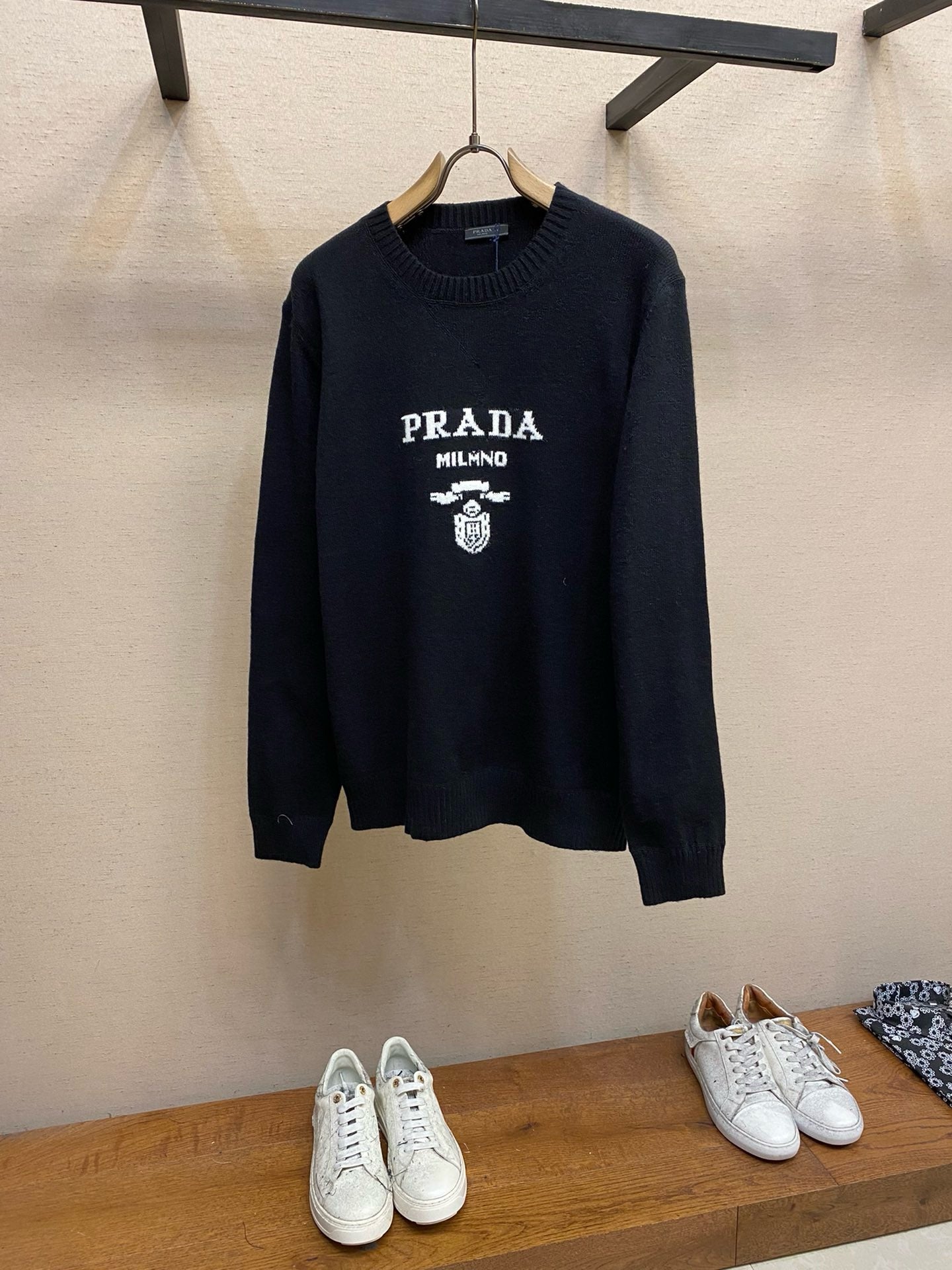 Schwarzes Sweatshirt - Größe M